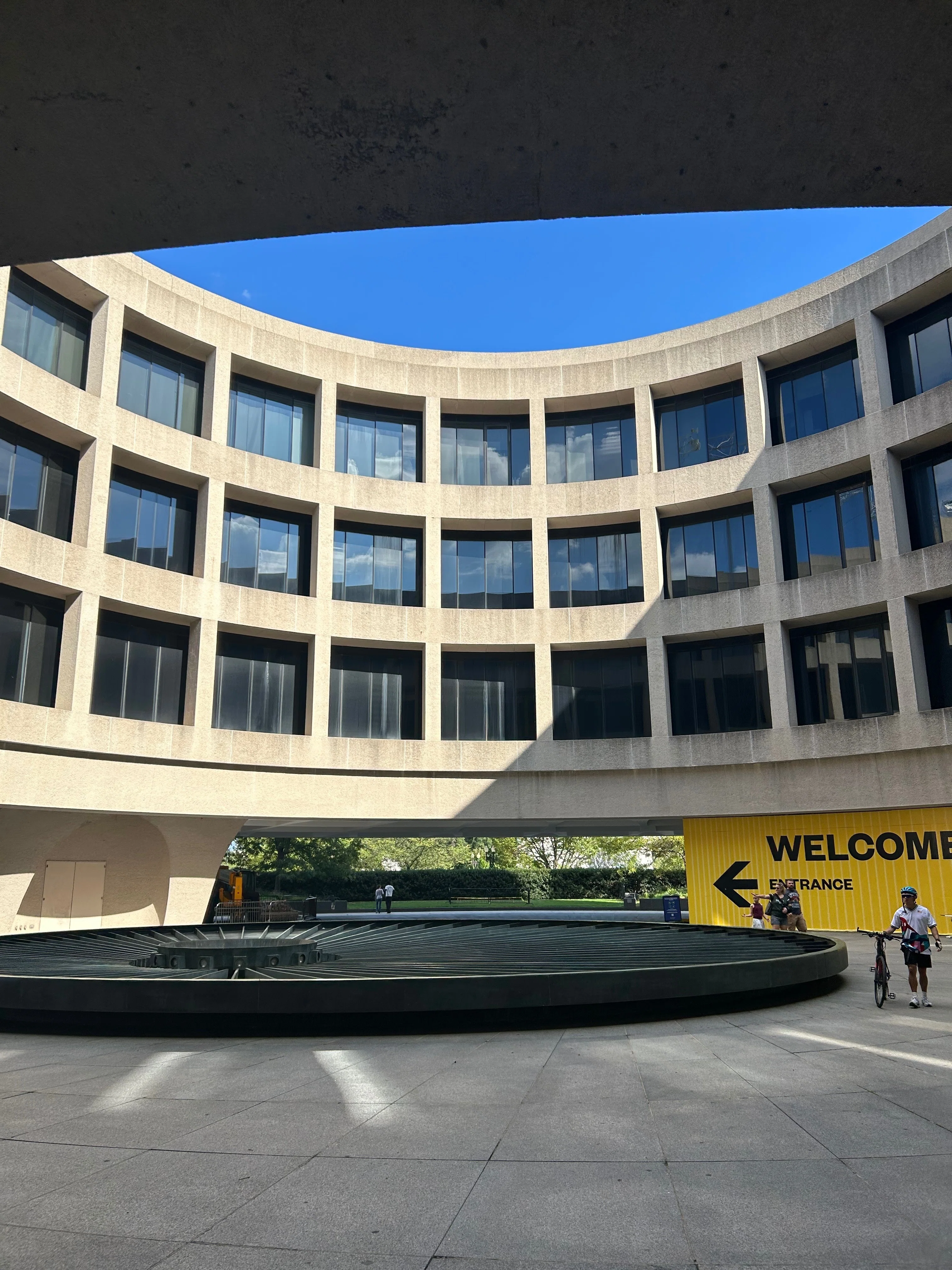 ワシントンD.C.観光案内（Hirshhorn Museum）｜栗田さん