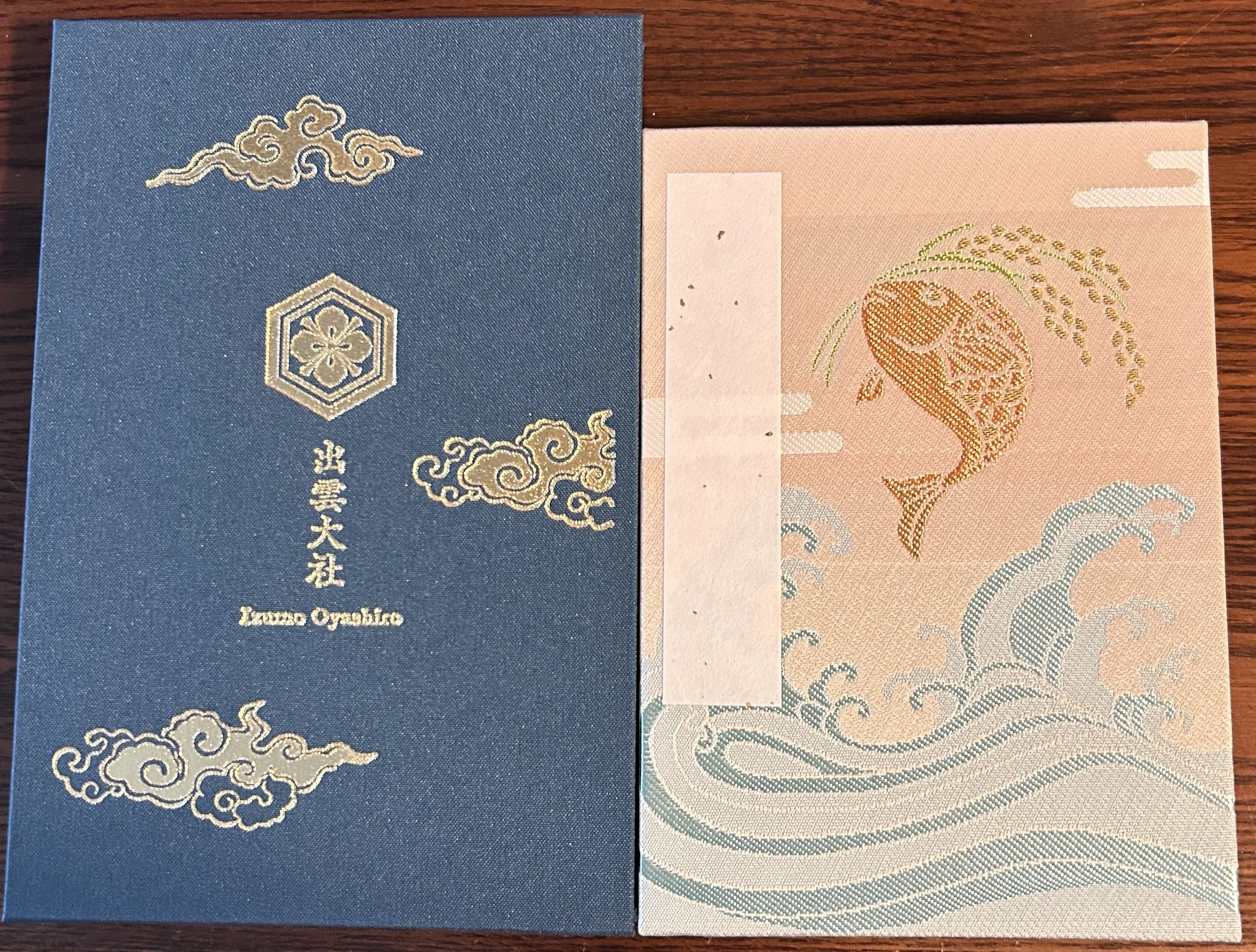 えびすだいこく両参りのひと海側に向けて大きな門がありましたつ〜美保