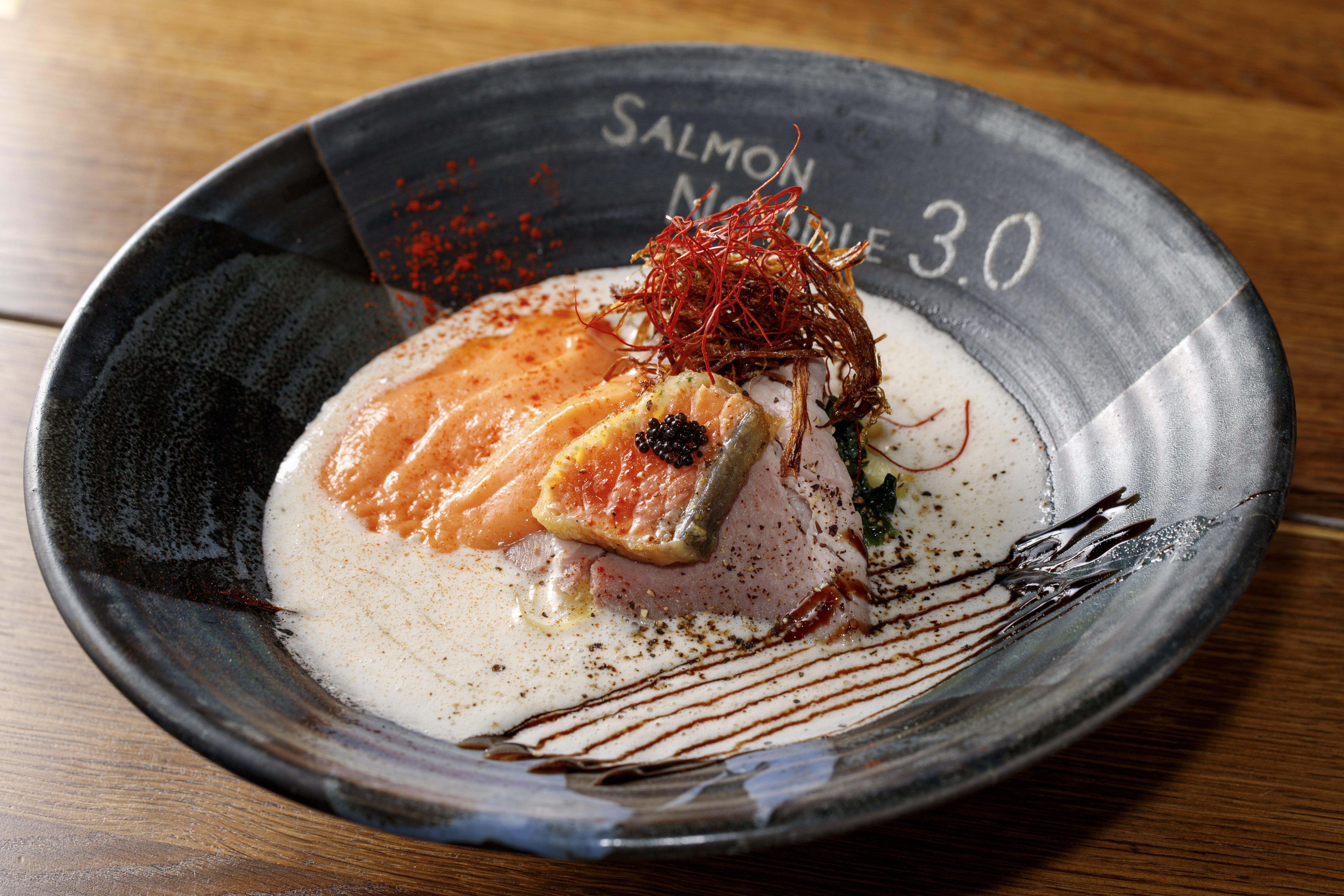 11坪・月商400万円の繁盛店「サーモンnoodle3.0（東京・神楽坂）」魚介