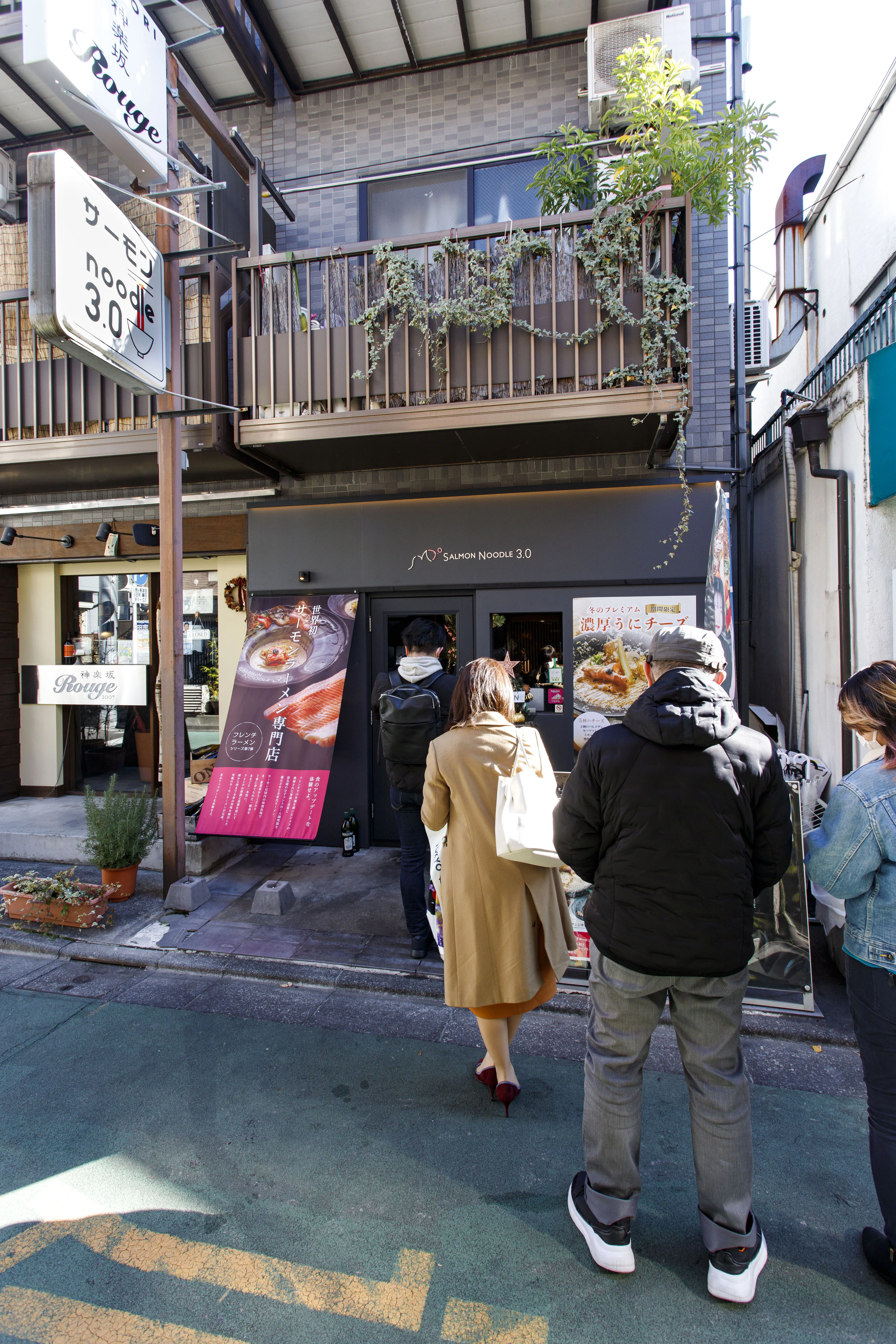 11坪・月商400万円の繁盛店「サーモンnoodle3.0（東京・神楽坂）」魚介