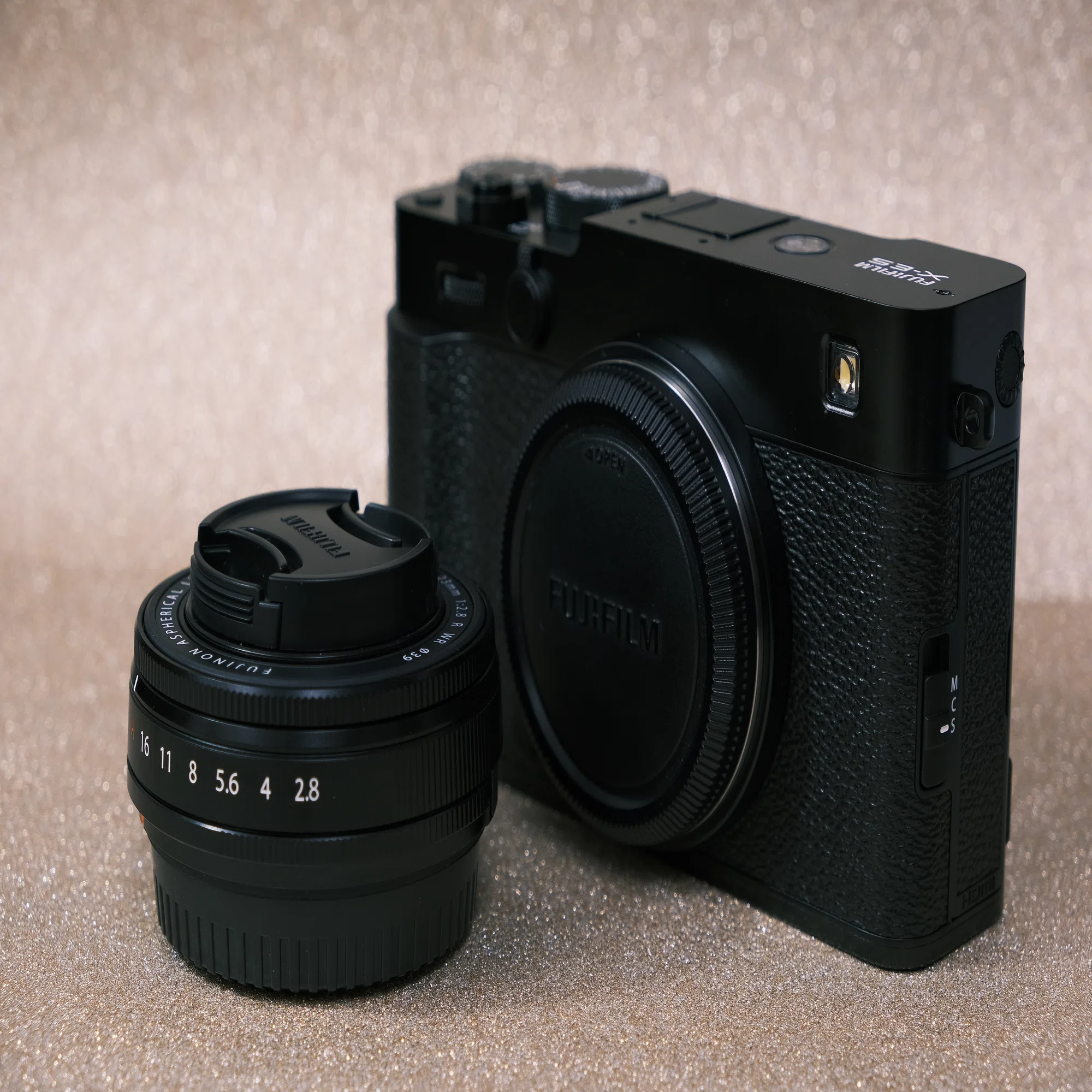 FUJIFILM X-E5 | 届きました。ちいさいが思ったほど軽くはない。｜1GOU