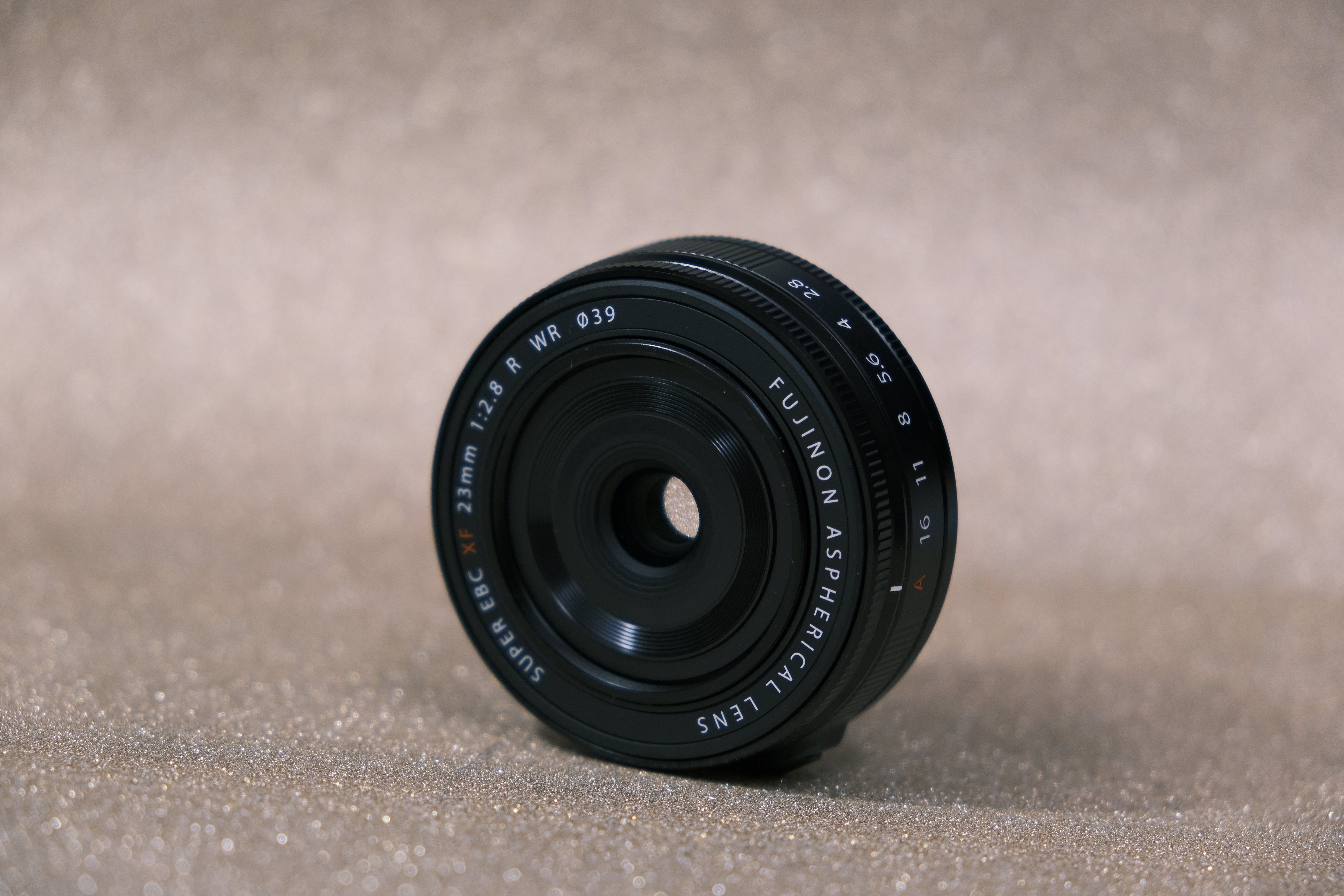 FUJIFILM X-E5 | 届きました。ちいさいが思ったほど軽くはない。｜1GOU