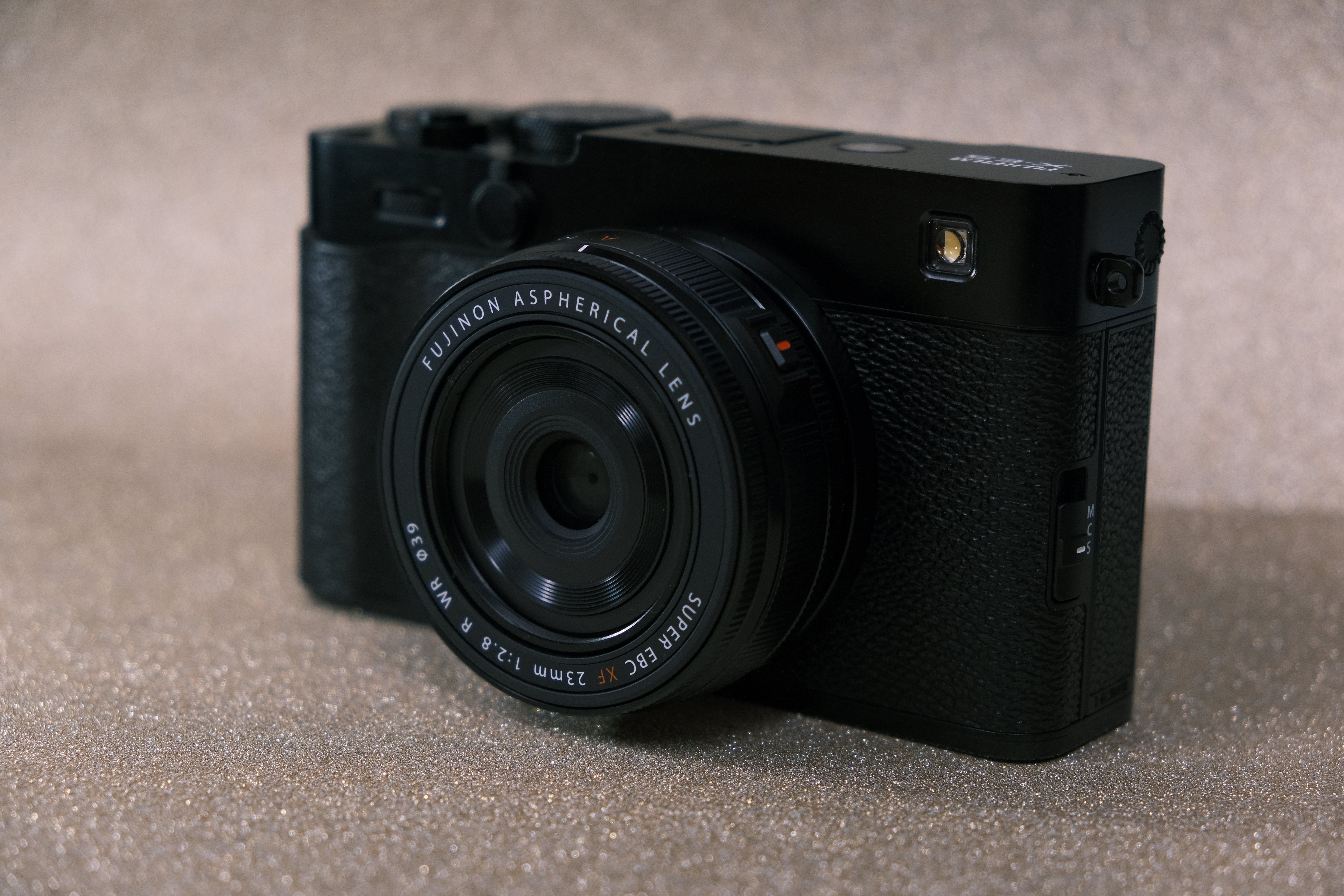 FUJIFILM X-E5 | 届きました。ちいさいが思ったほど軽くはない。｜1GOU