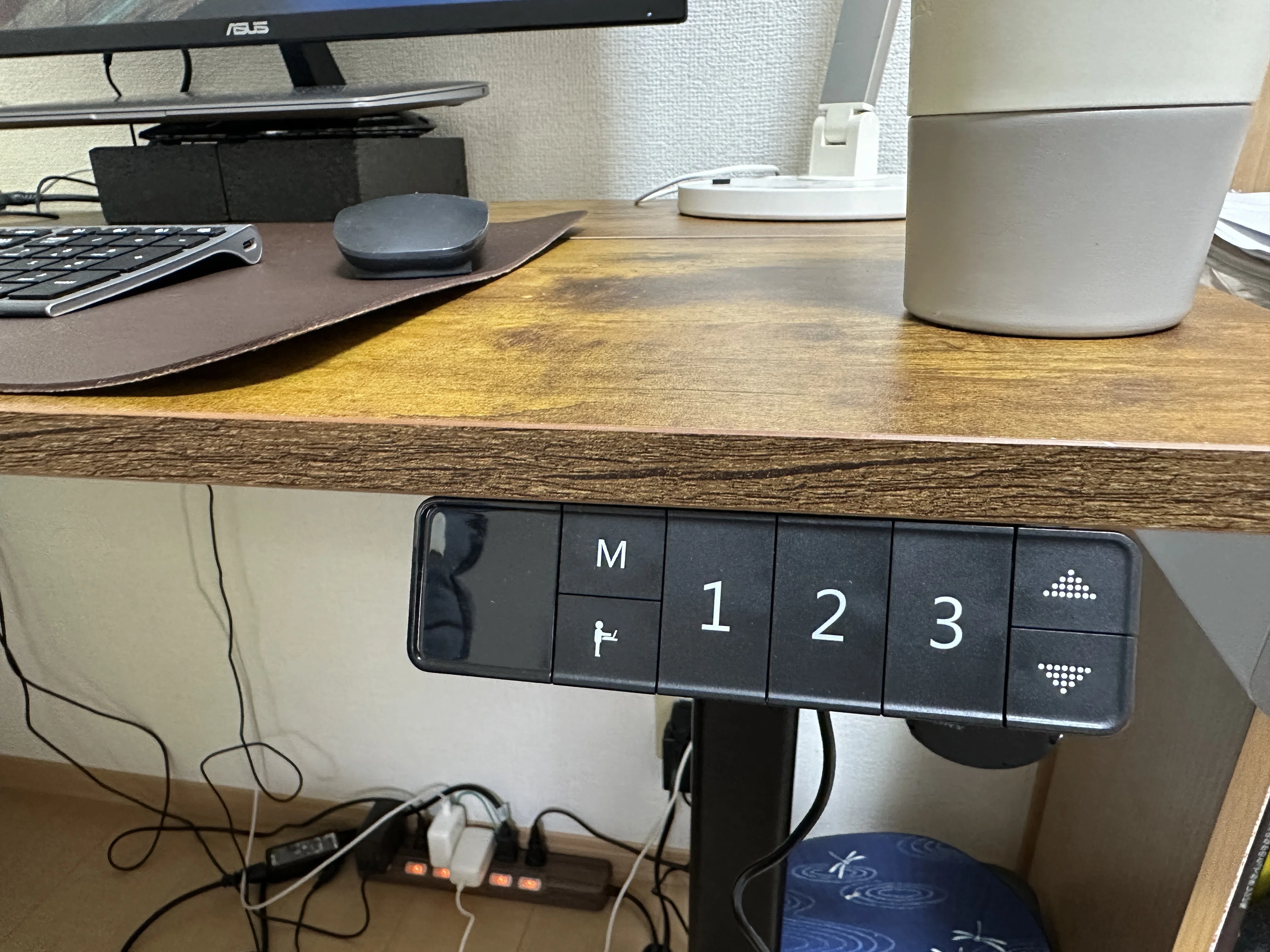 決まりました】引っ越しのため電動昇降式のpcデスクを売ります。 昇降