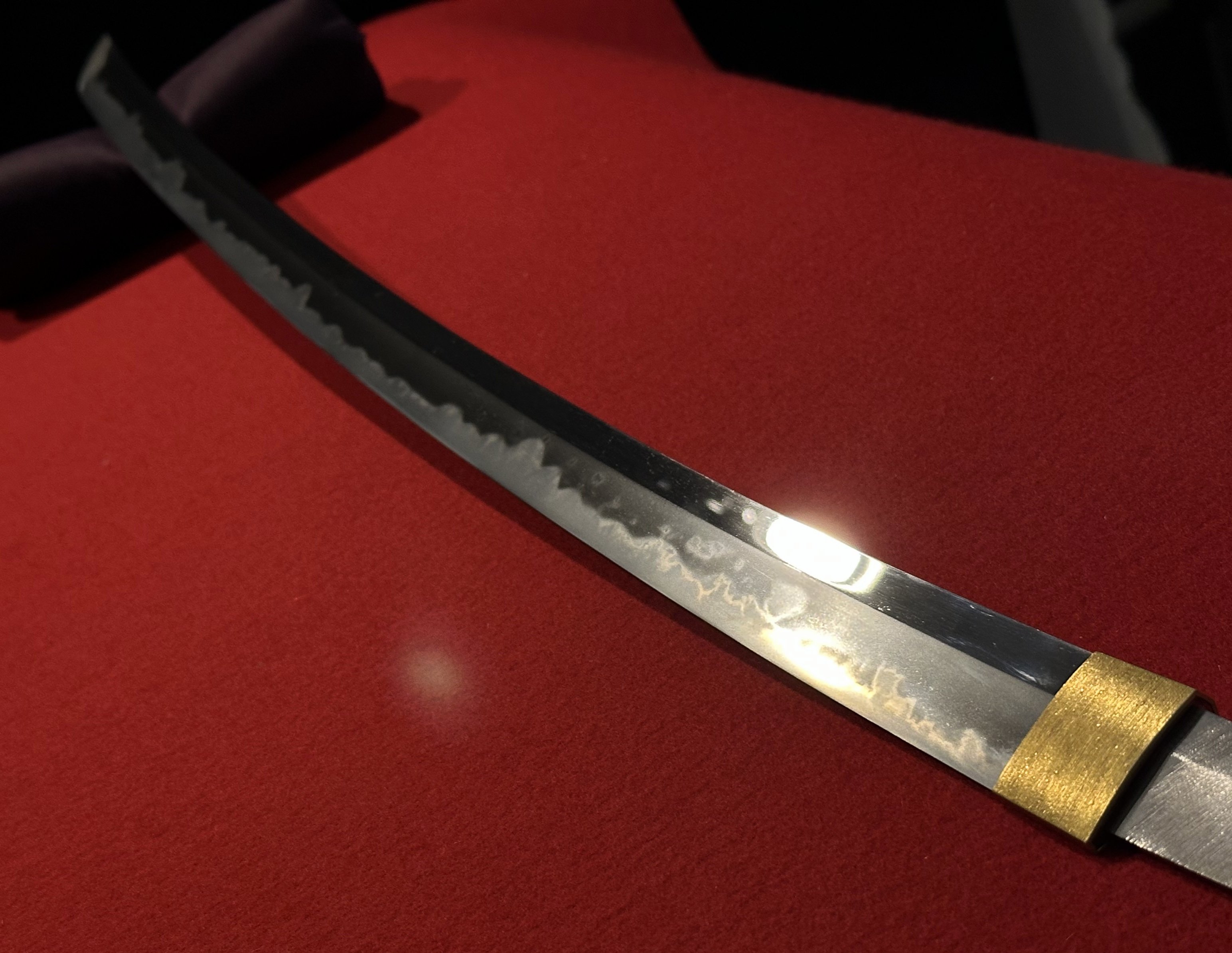 刀の材料「玉鋼」を詰めた小瓶キーホルダー｜刀箱師の日本刀ブログ