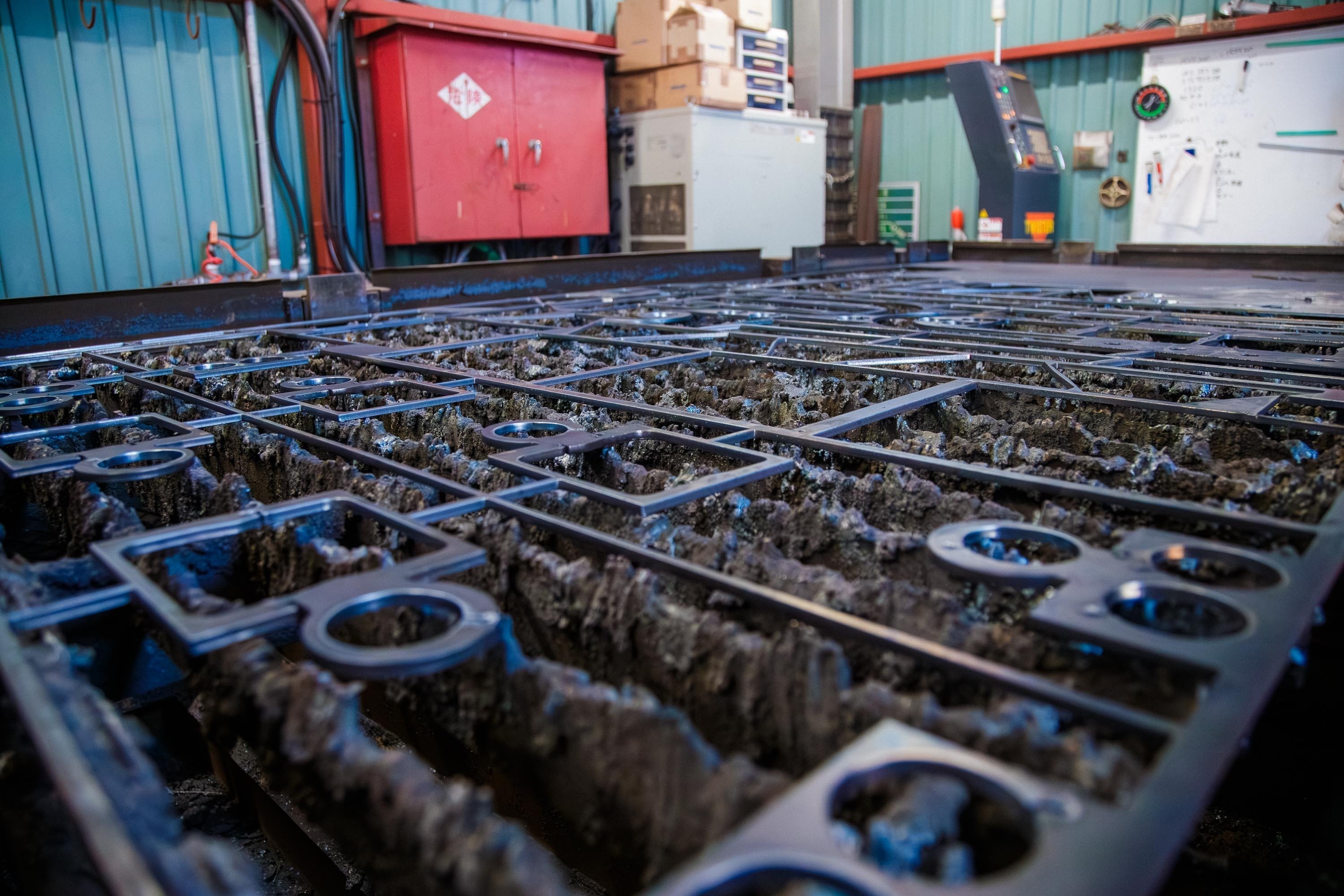 尼崎の町工場から“愛でるプロダクト”を」HIBANASが灯す、日常で愛さ