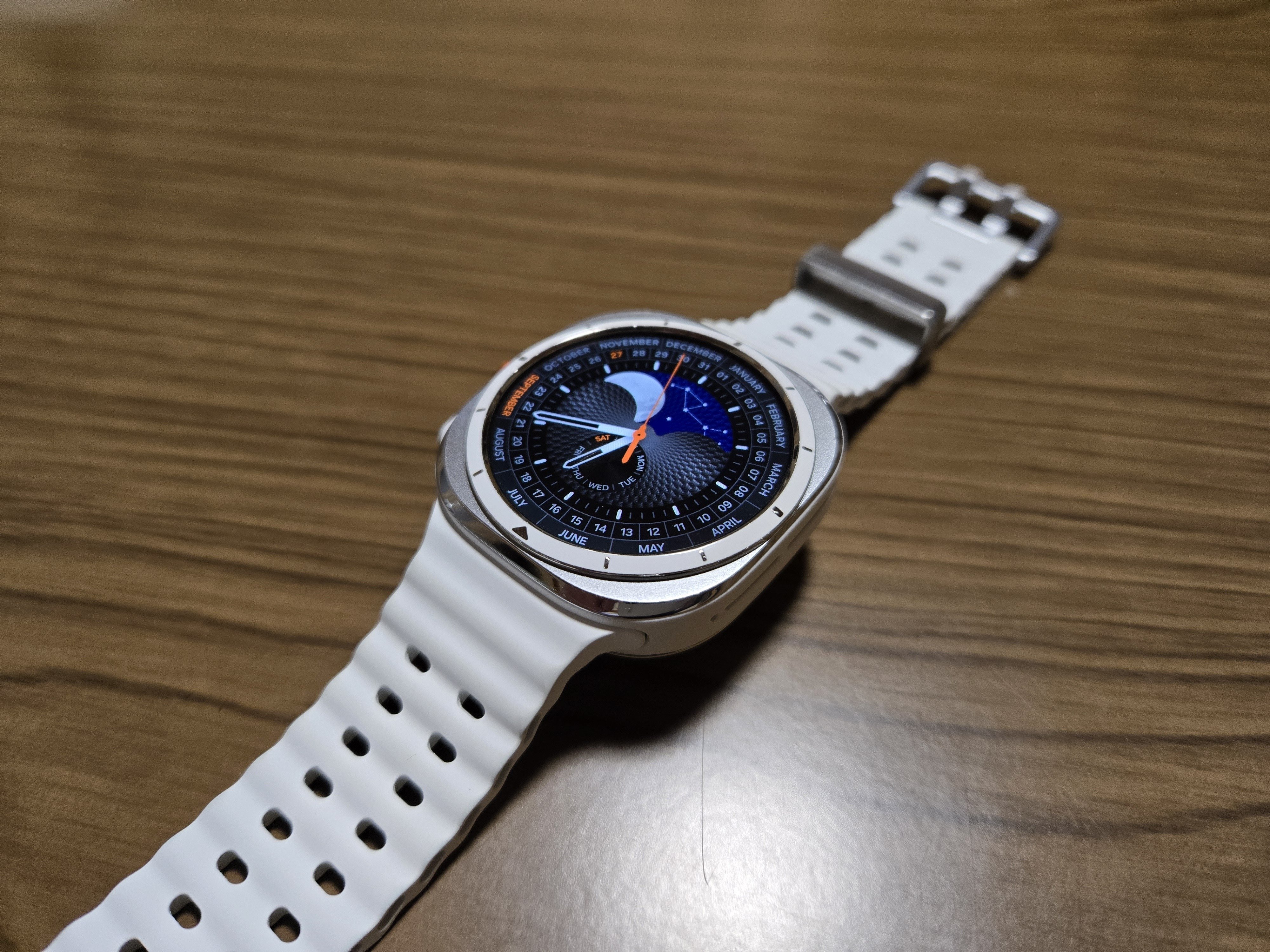 新品最新heloLX+ヒーローwor(l)dウェアラブル端末 WORLD ウェアラブルデバイス HELO LX Amazing Device ※未開封