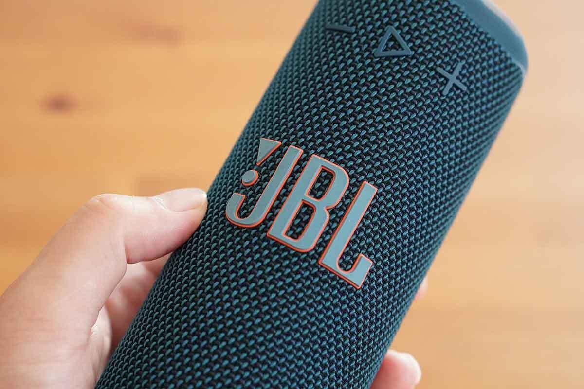 レビュー】JBL Grip 実機徹底解説｜防水・高音質・アンビエントライト