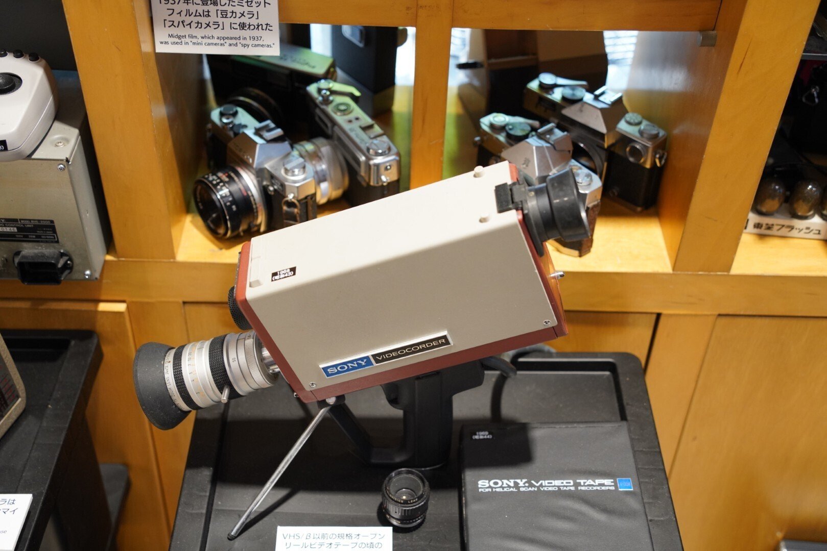 絶滅メディア博物館の収蔵品の旅(6) - ビデオカメラたち｜kzn