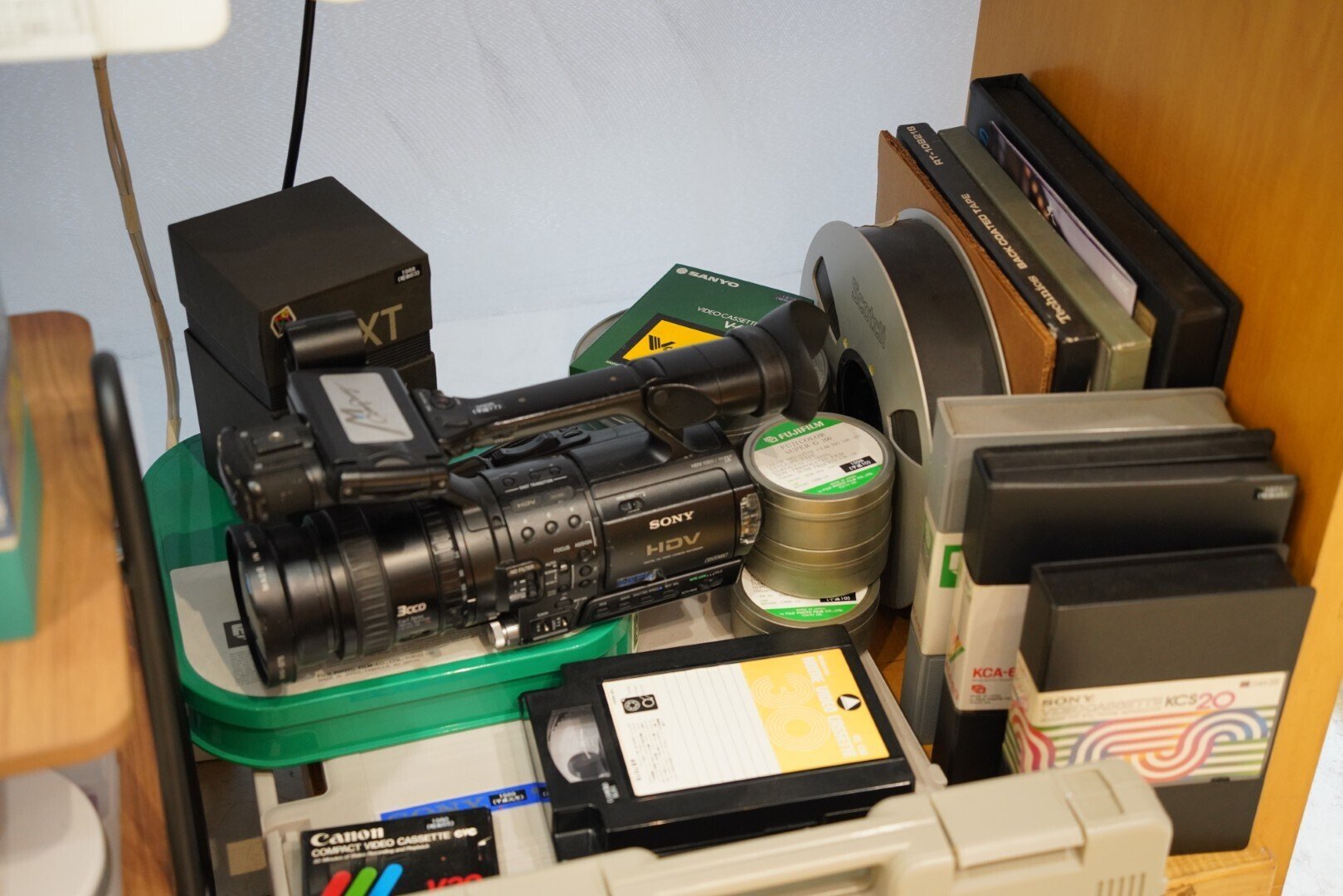 絶滅メディア博物館の収蔵品の旅(6) - ビデオカメラたち｜kzn