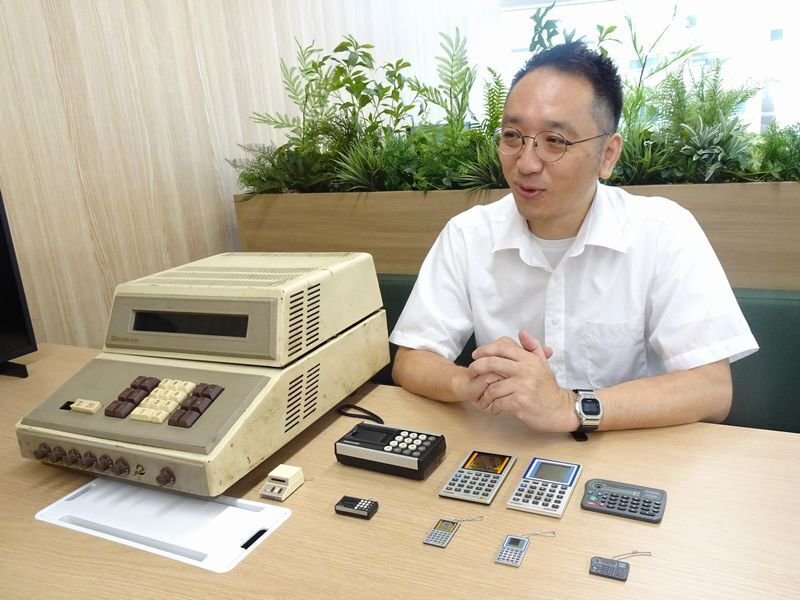 レトロ電卓のミニチュアマスコットをつくった動機は先輩の仕事への