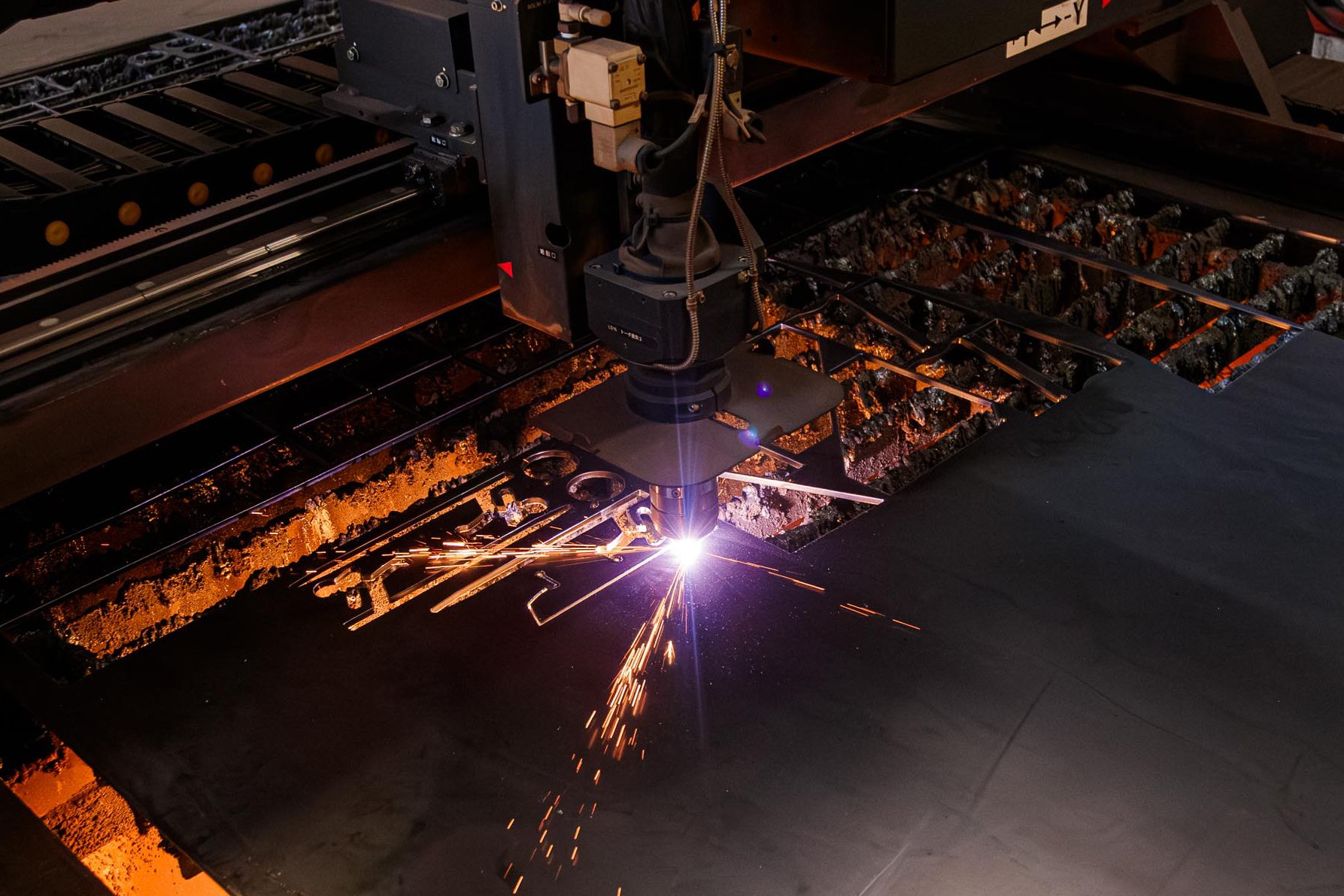 尼崎の町工場から“愛でるプロダクト”を」HIBANASが灯す、日常で愛さ