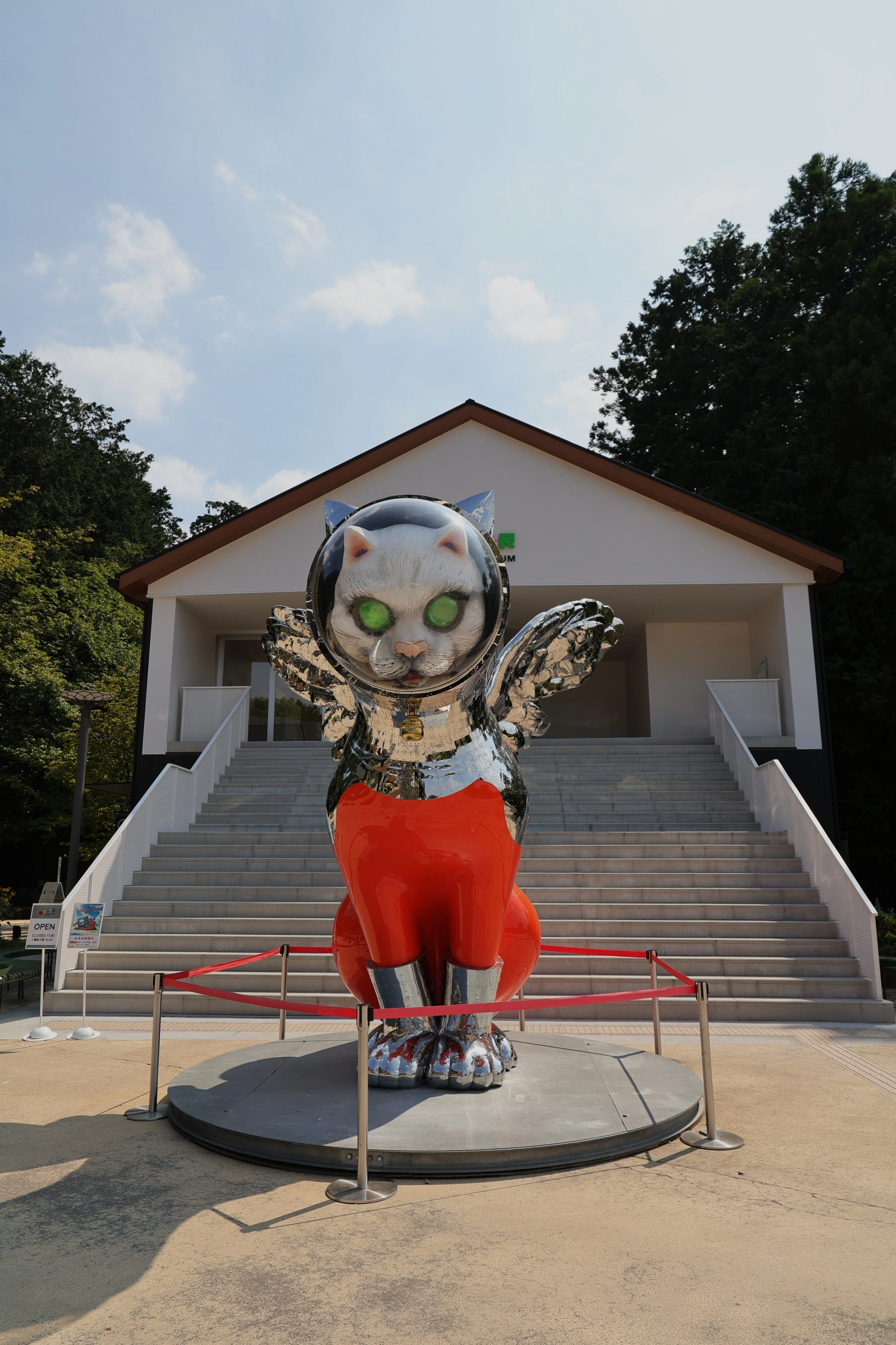 ヤノベケンジ01「宇宙猫の秘密の島」上陸｜Abbey -旅するように暮らす
