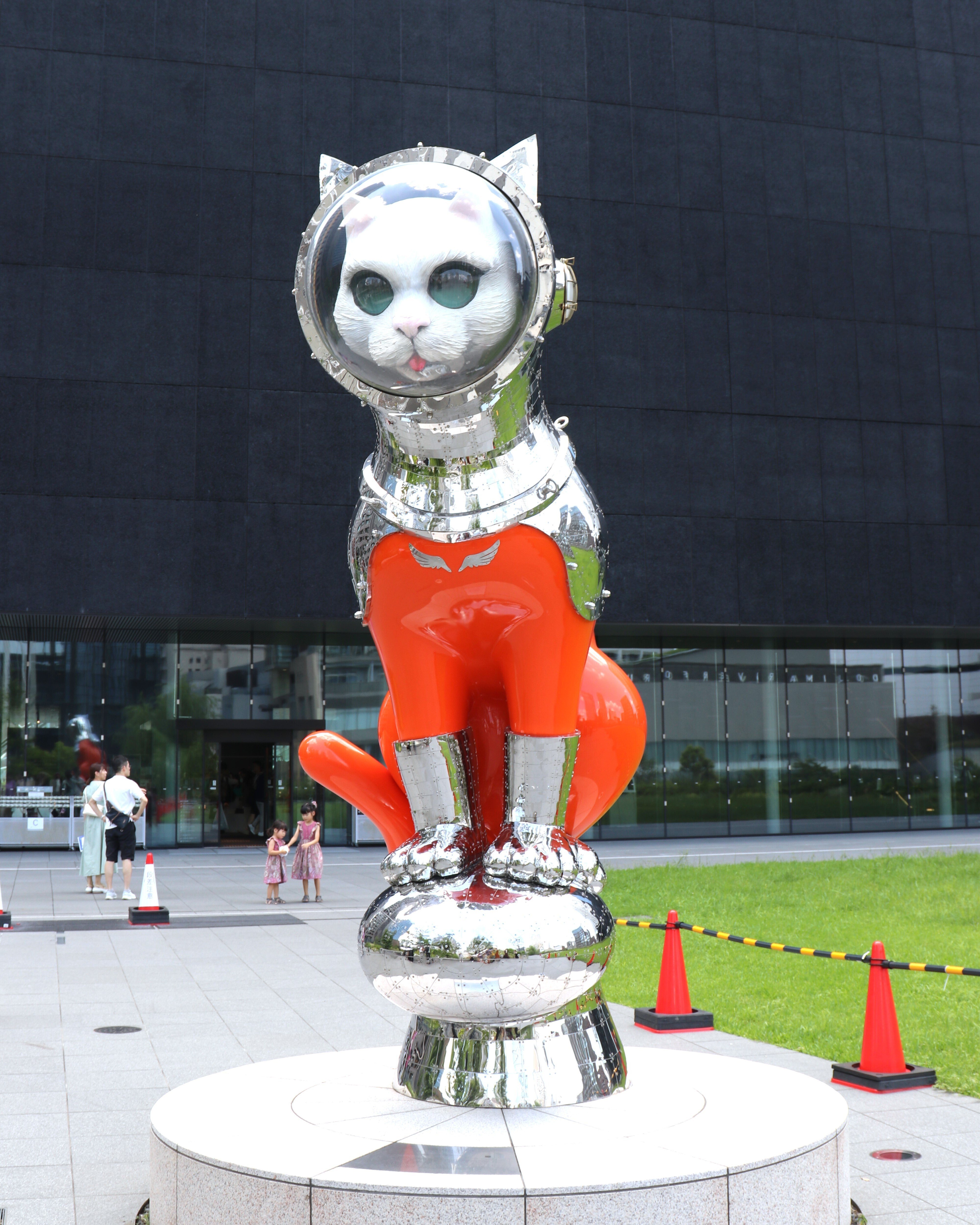 ヤノベケンジ01「宇宙猫の秘密の島」上陸｜Abbey -旅するように暮らす