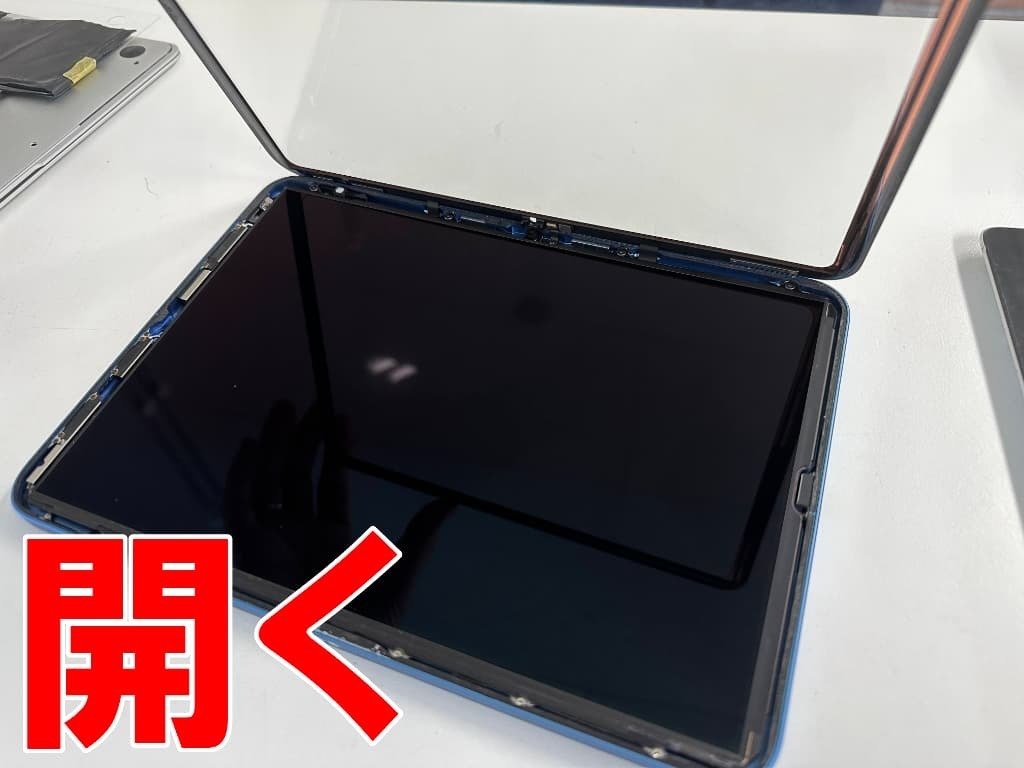 iPad11インチ(A16)の液晶画面交換を21780円で対応中！真っ暗で何