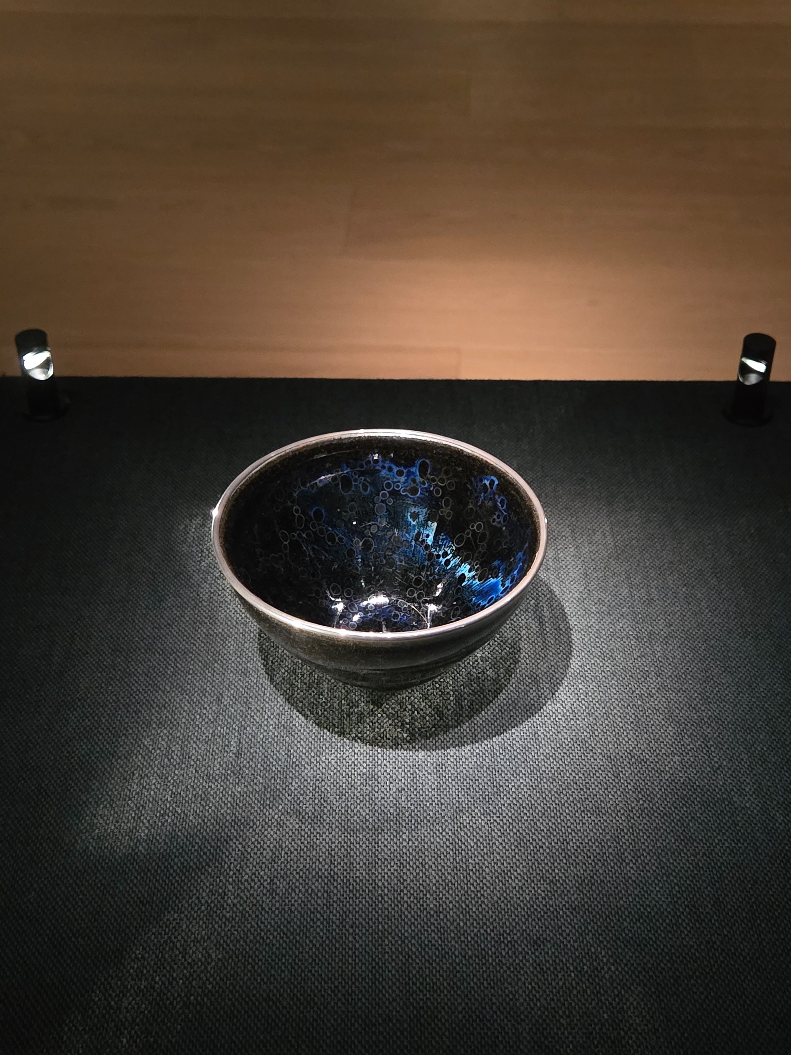 まるで宇宙のような曜変天目（藤田美術館所蔵）を観る｜ひとみ／肥前