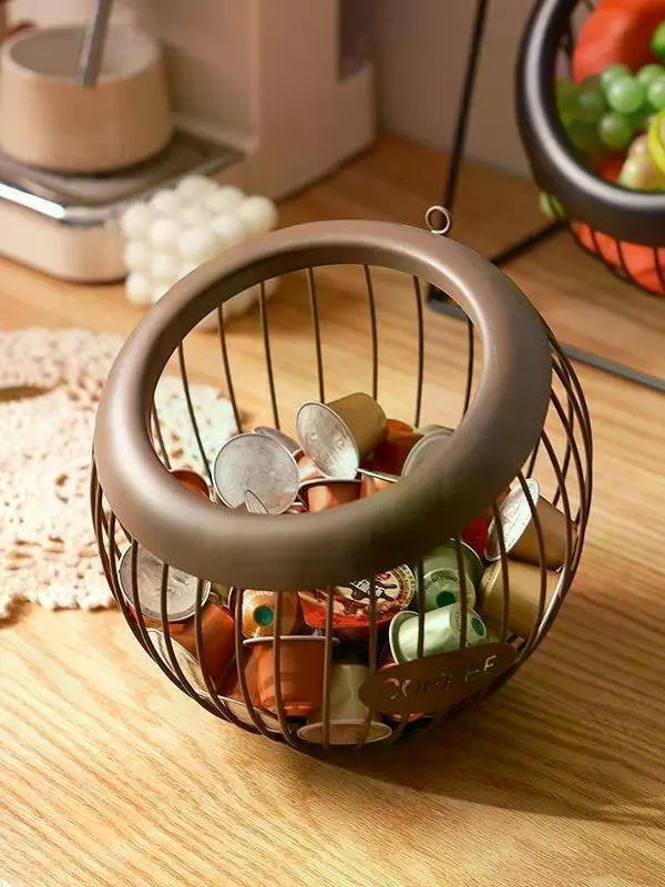 秋のリビングをおしゃれに！吊り下げ式アイアンフルーツ