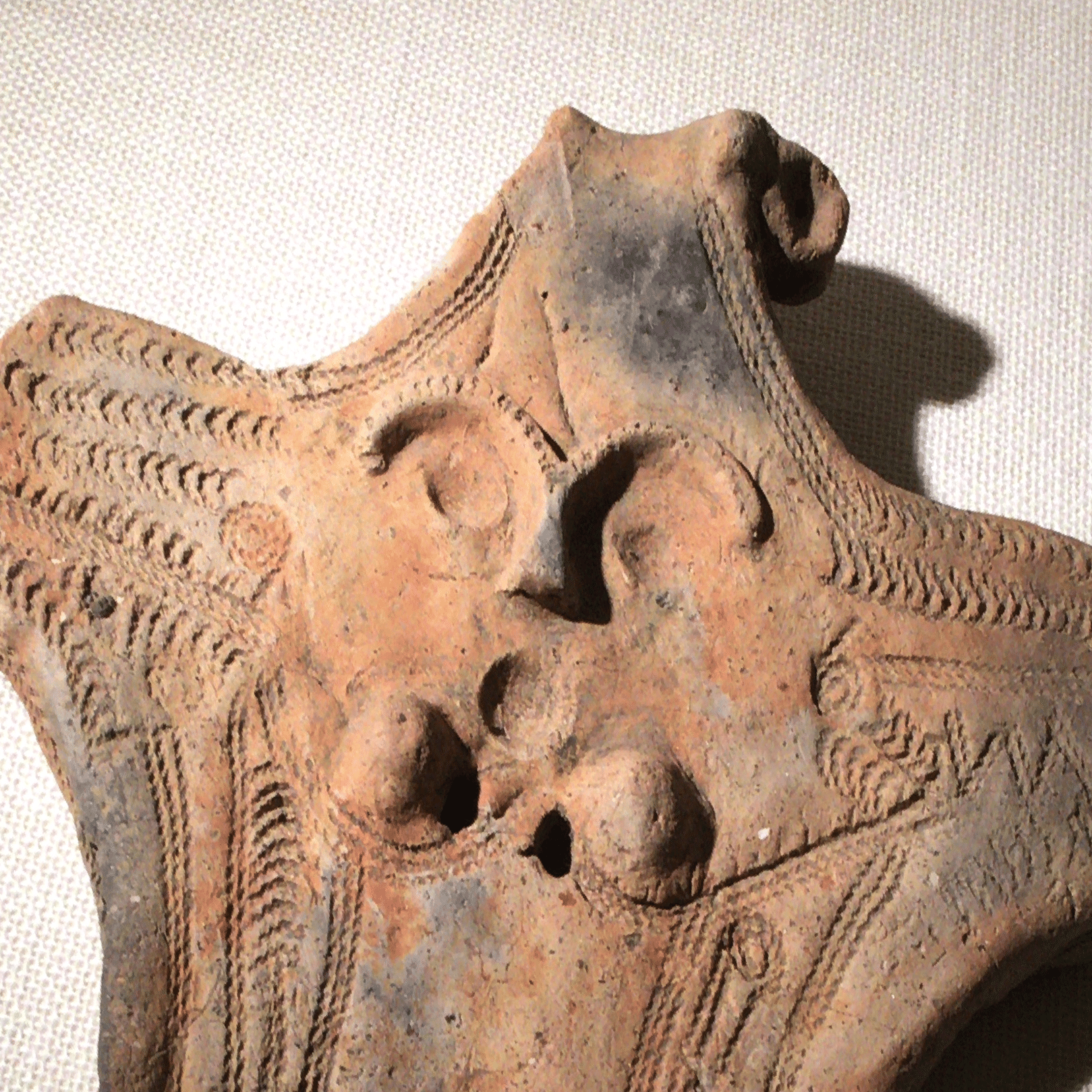 気になる土偶#134：2000体の代表格/ さんまるミュージアム｜のんてり