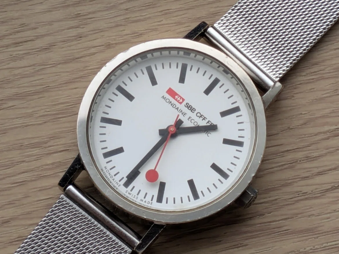 No.102 | Mondaine | Editoin 1 | モンダイあるのにモンダイネ―という