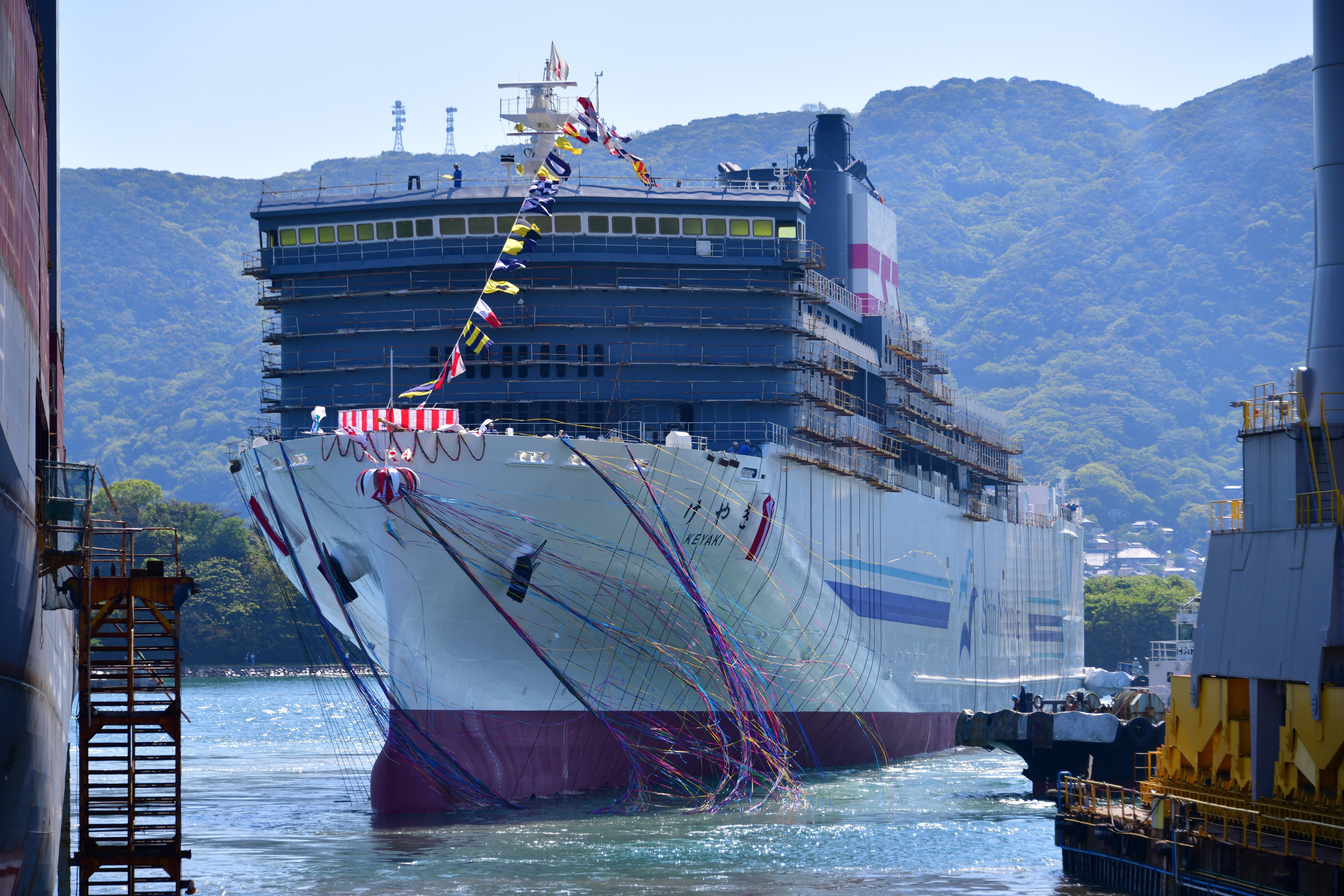 進水】新日本海フェリー「けやき」｜ユキカゼ（深水千翔）