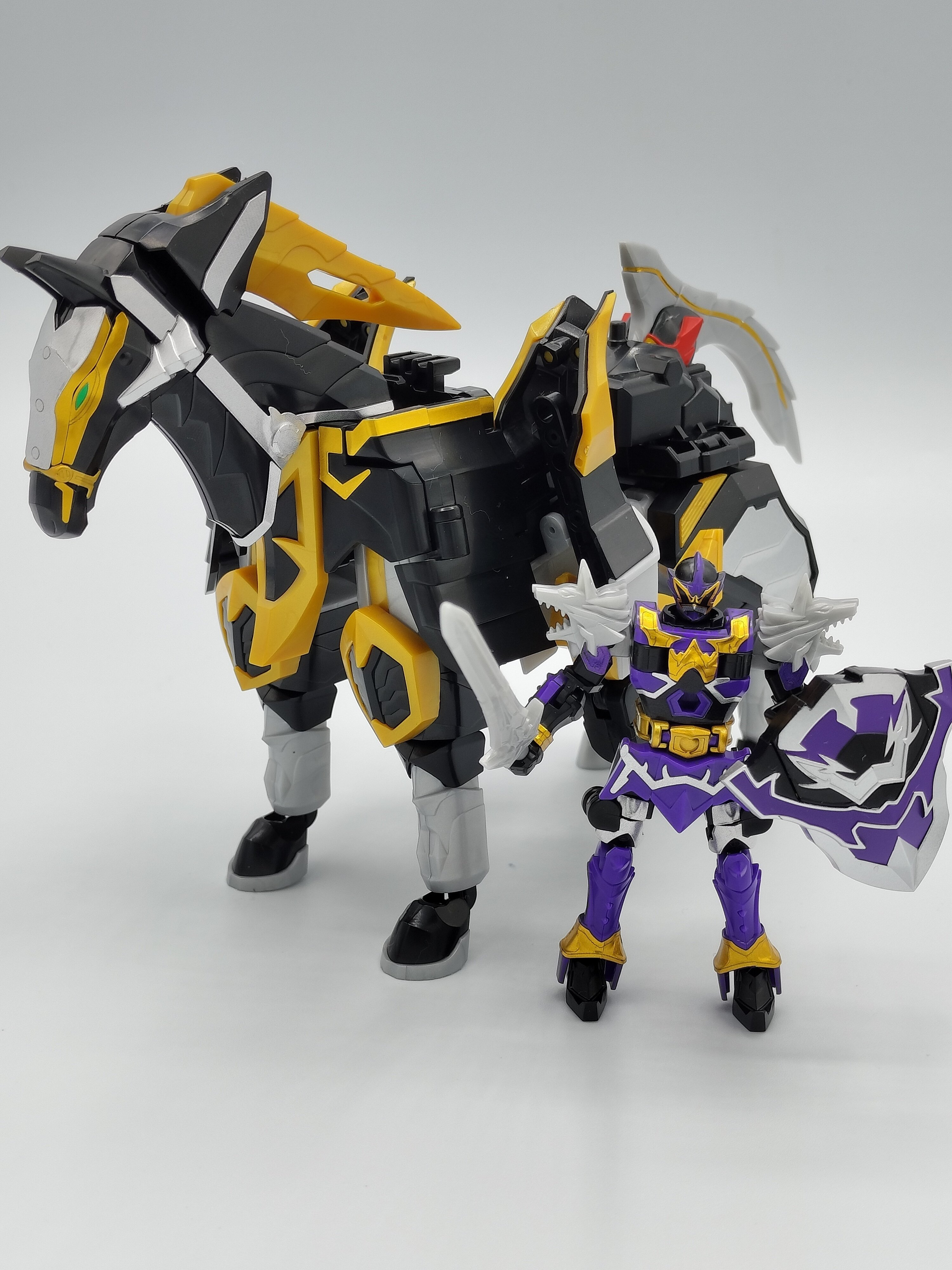 SMP ウルカイザー　スーパーミニプラ　マジレンジャー　ウルザード 魔法戦隊マジレンジャー』ウルザードとバリキオンが変形合体