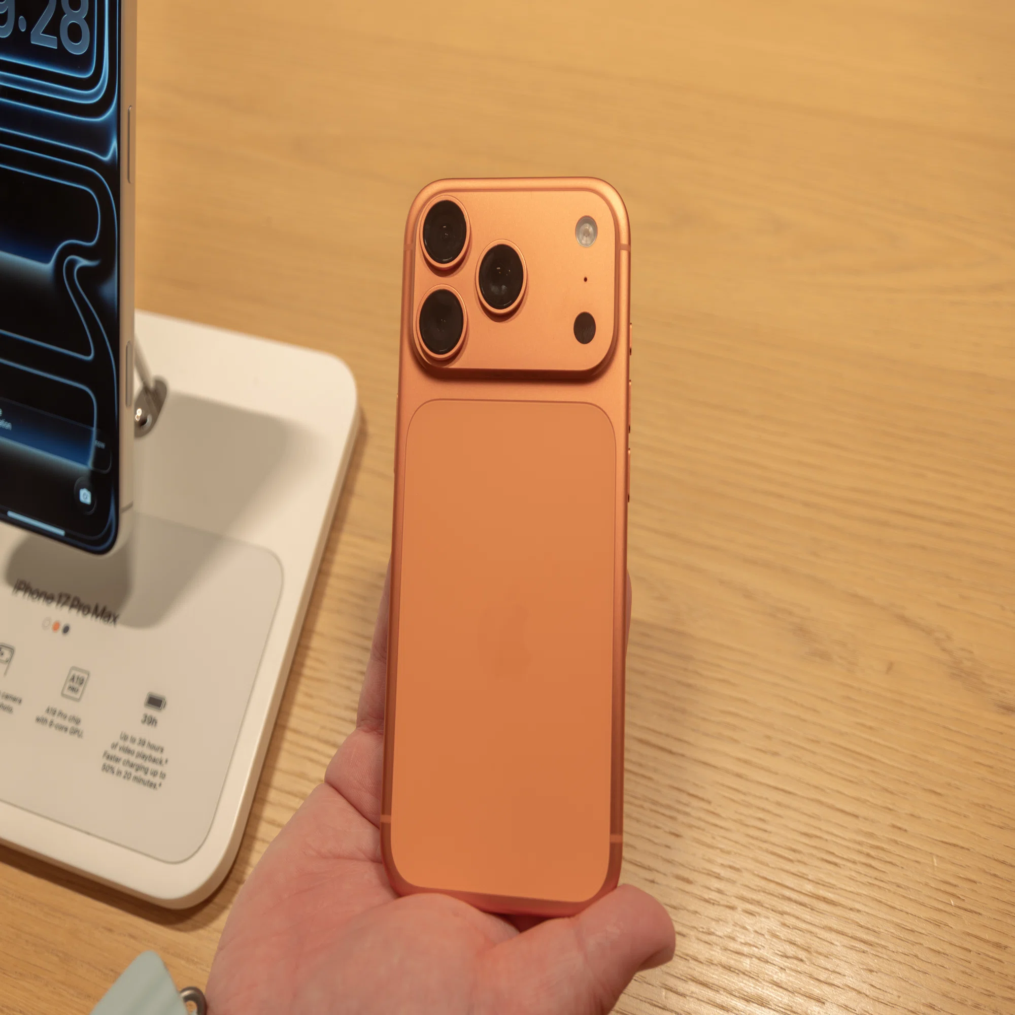 iPhone 17 Pro・17 Pro Maxお触りレポ / サンデーAFJ号外 2025年10月3