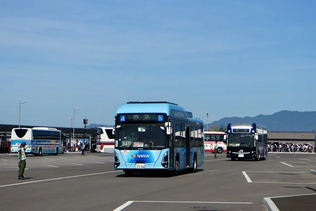 夢洲第1交通ターミナルにて（2） 阪神バス・阪急バス・南海バス｜垂水