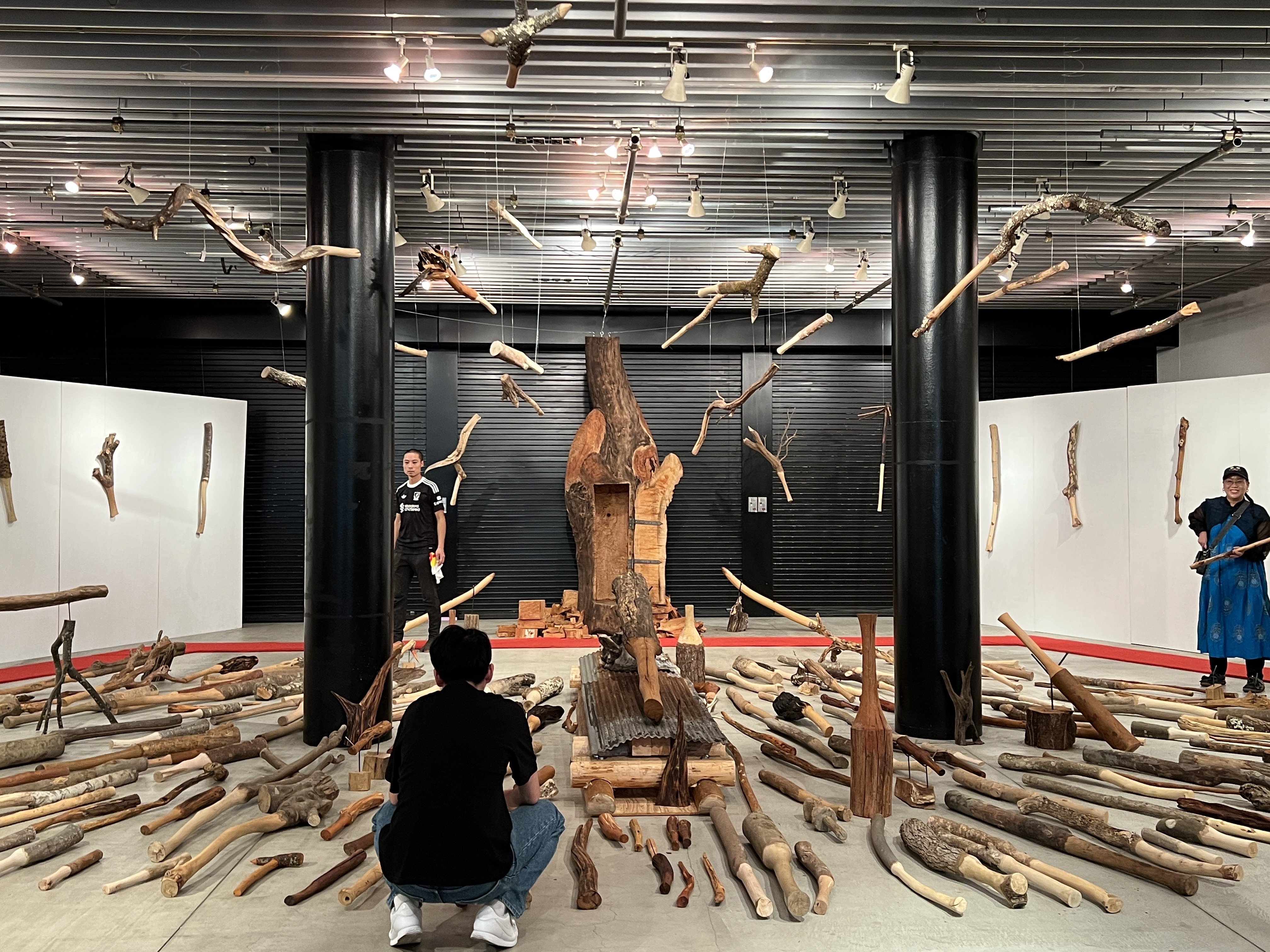 棍棒のある暮らし / 大棍棒展2025「まだ棍棒がある」｜オゼキカナコ