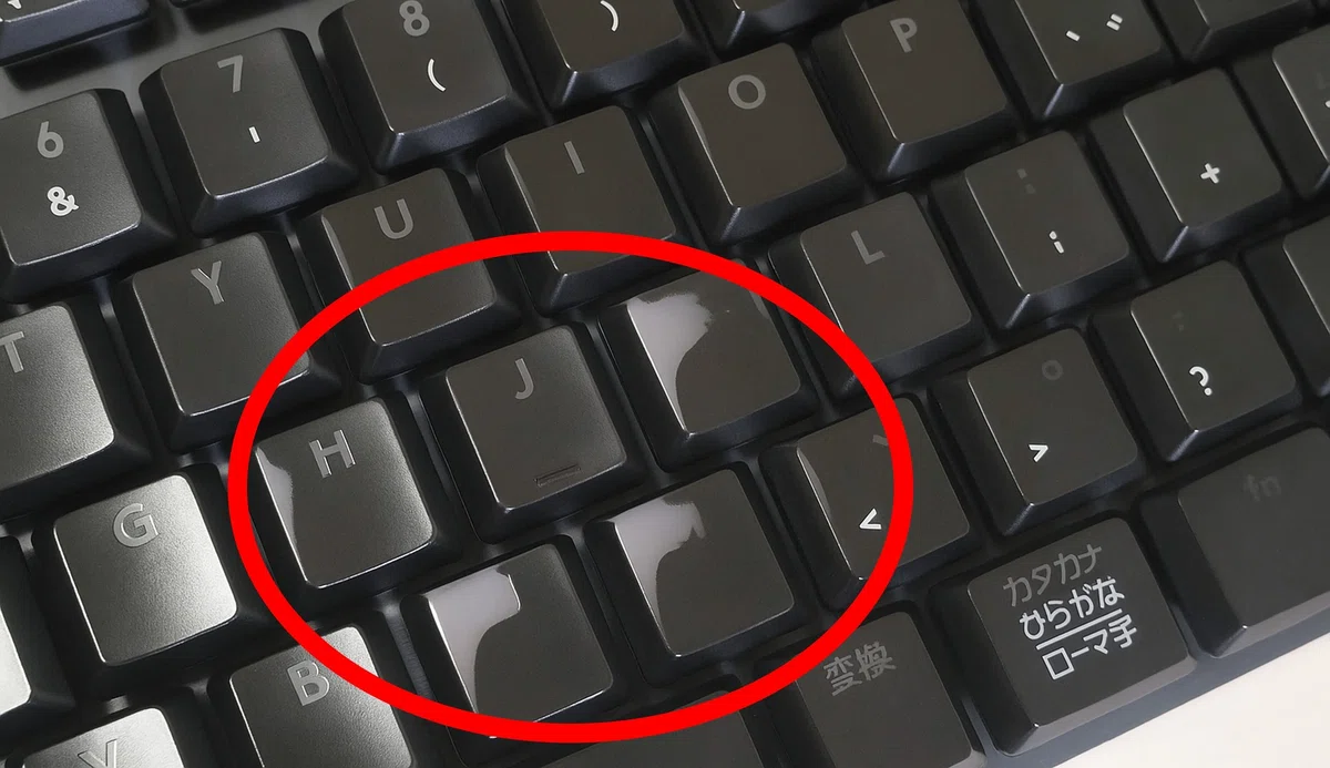 G913のキーキャップの印刷がはがれやすいことが分かる写真