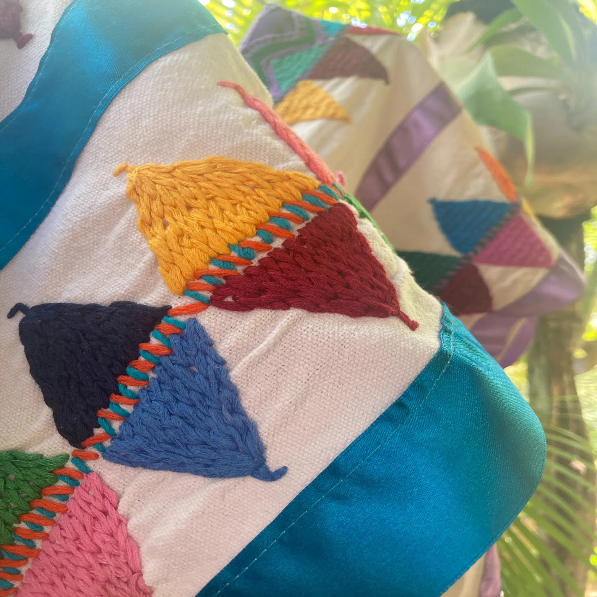 メキシコでモノ作りをする女性たち vol.3 伝統刺繍をつむぐ主婦たち 