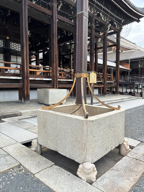 京都散歩】西本願寺③／8体の天邪鬼と金閣・銀閣に並ぶ京の三閣「飛雲