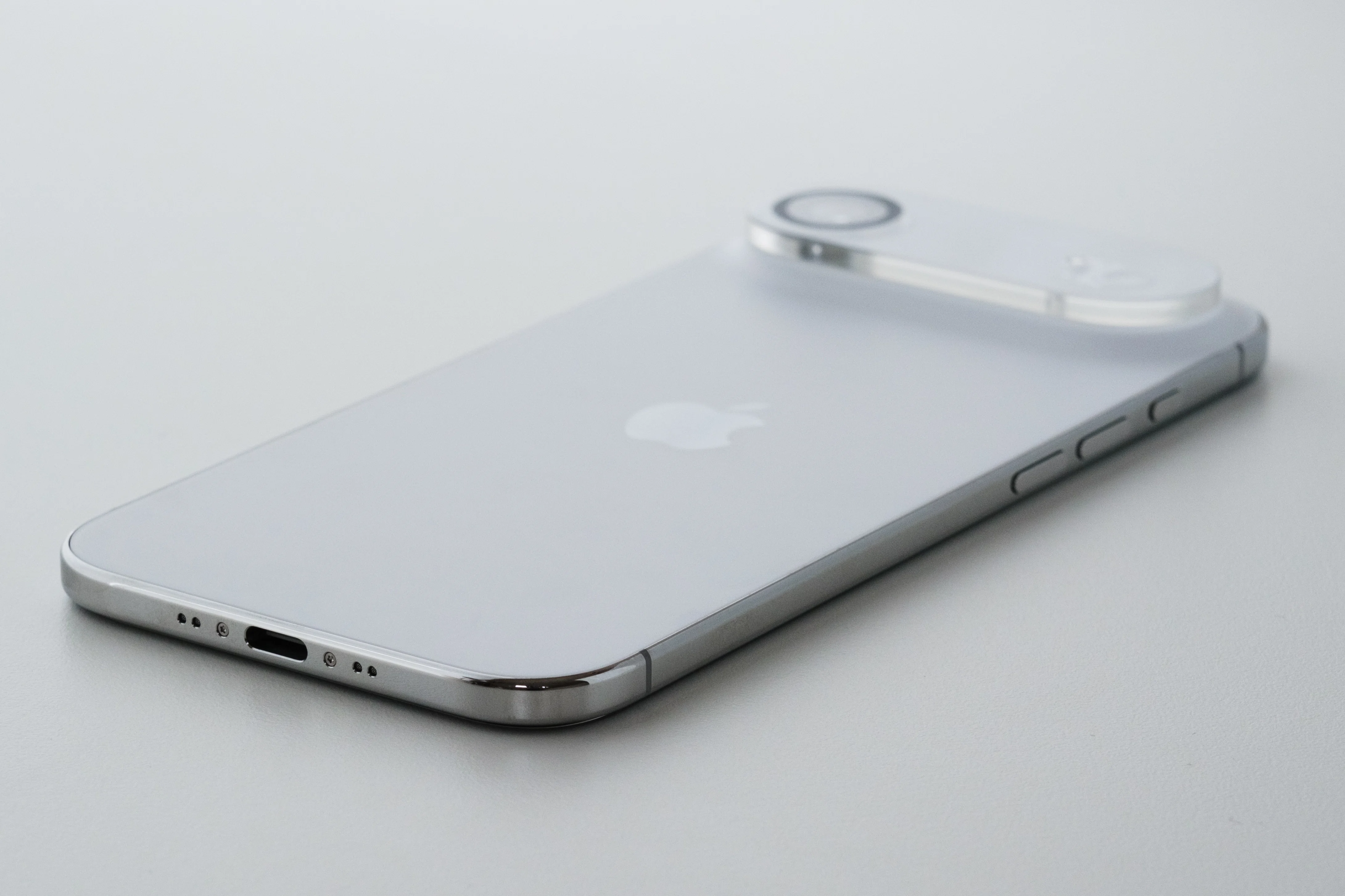 iPhone Airのためにそろえた周辺アクセサリーと充電アイテム｜Harushika