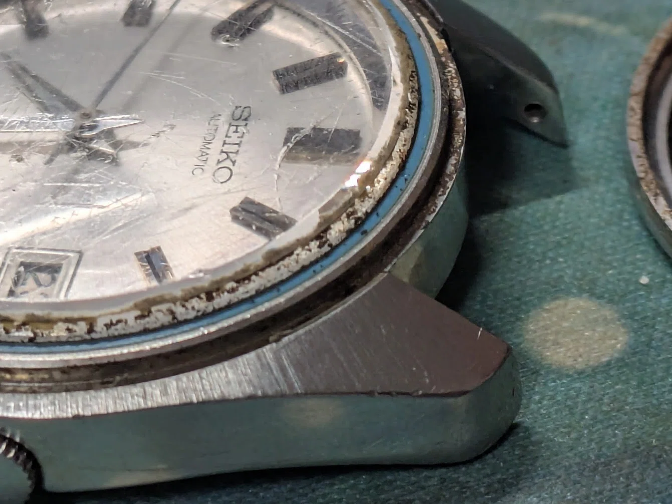 No.335 | Seiko | 7005-7030 | 風防交換で見違える時計｜とある猫好き