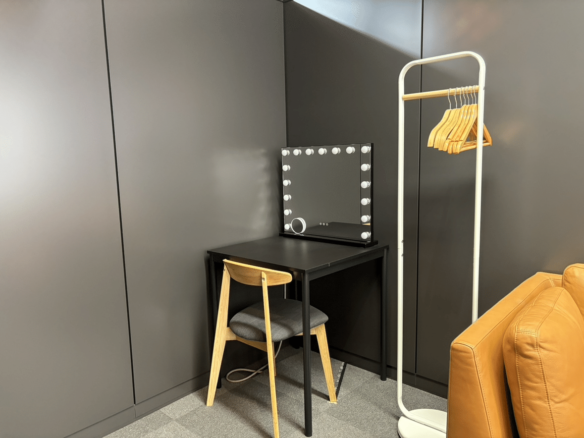 メイク用テーブル・ハンガーラック