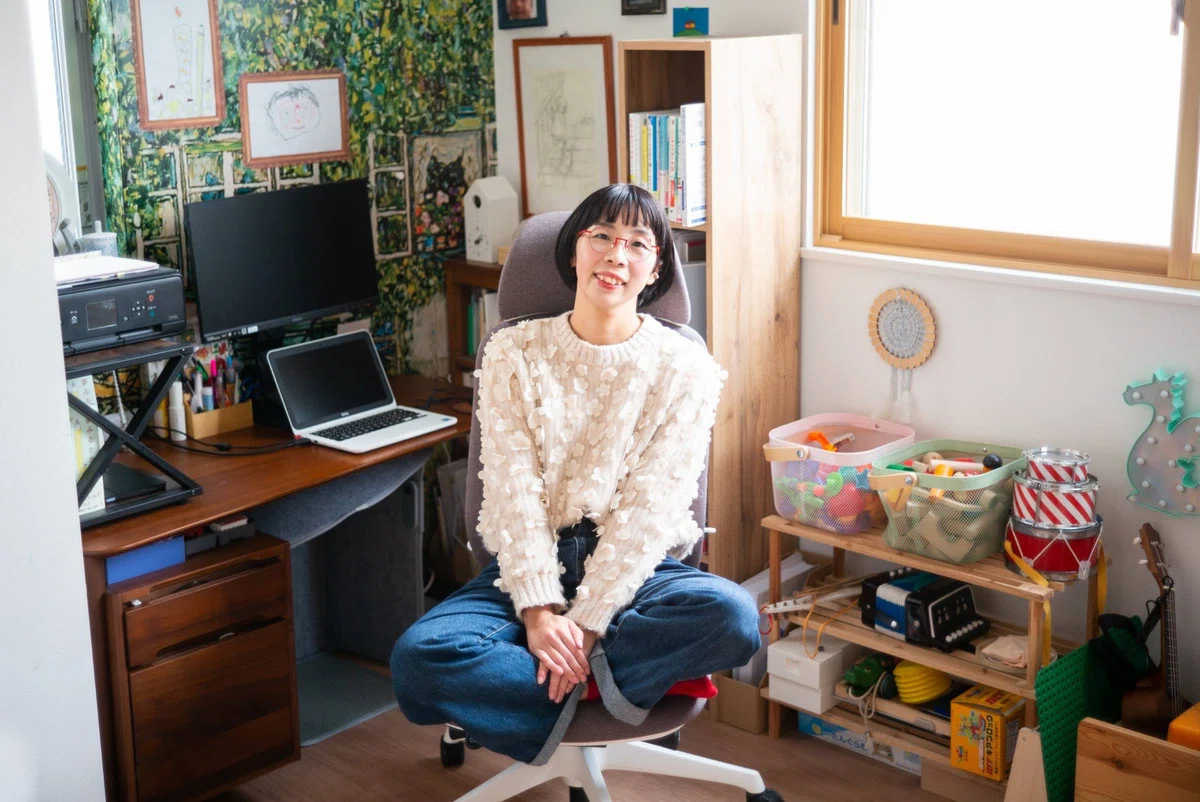 子ども部屋にこだわりのチェア＆デスクで執筆空間を確保。40代にして 