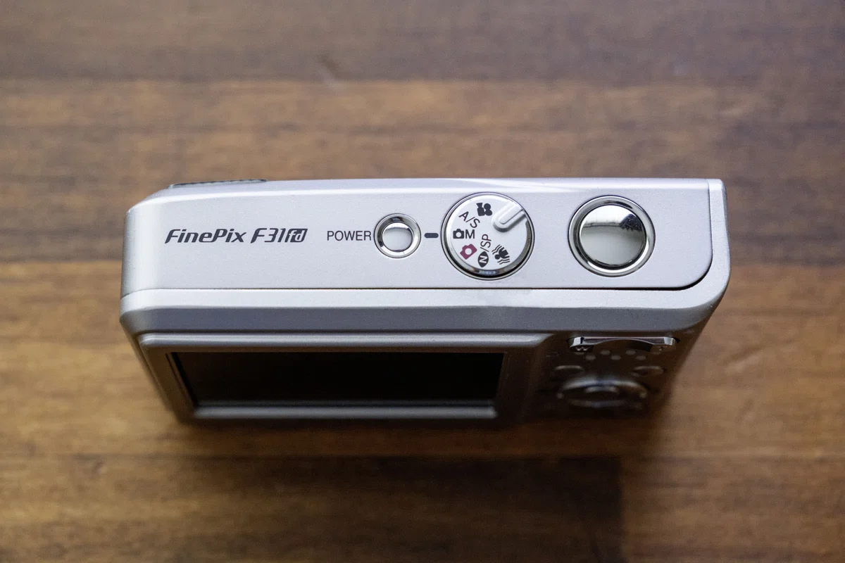 オールドコンデジの世界】名機!! FUJIFILM FINEPIX F31fd｜ゆるカメ2014