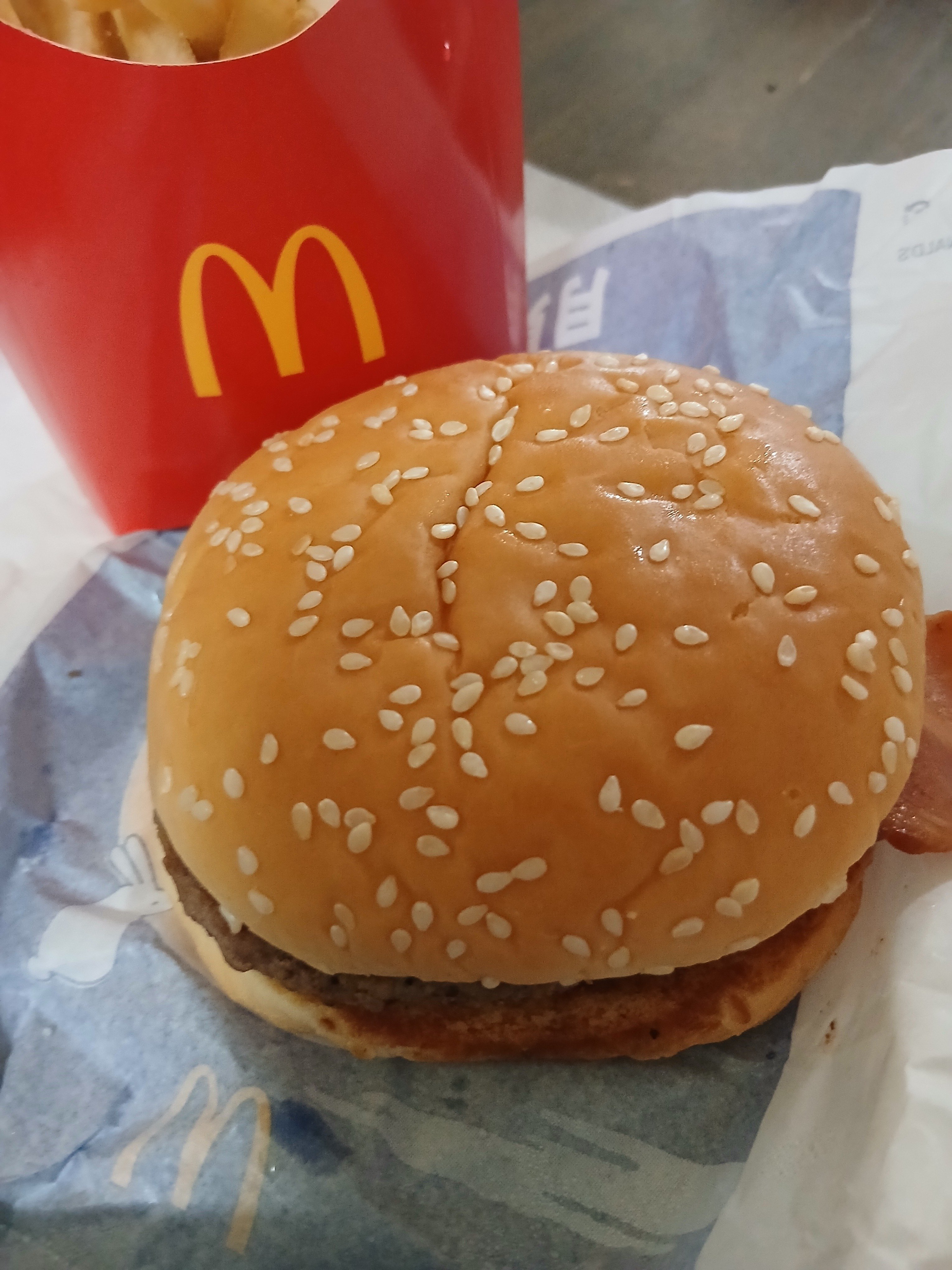 月見バーガーと月見マックシェイク｜さわたりさとる