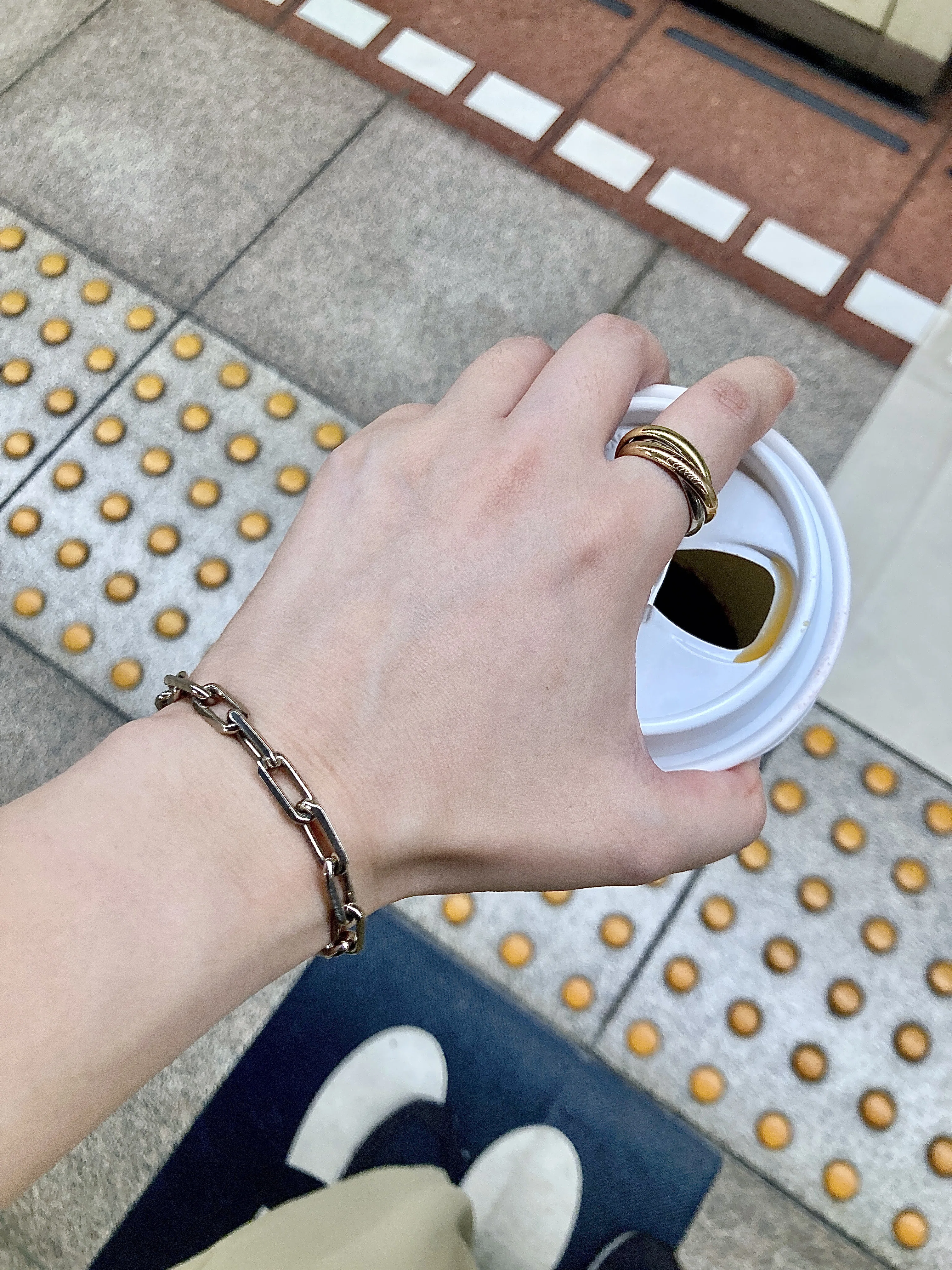 カルティエ　サントスブレスレット　SM WG サントスブレスレットWGをカジュアルに使いたい｜らっこ