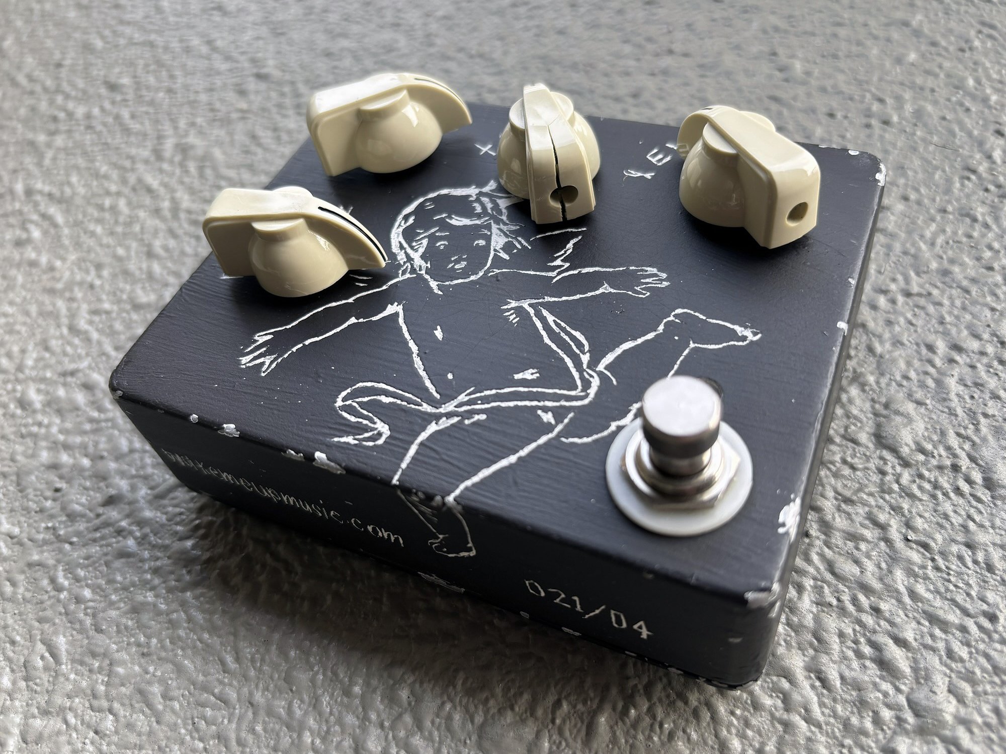 【美品】Oddfellow FX Napoleon Boost Oddfellow Napoleon Boost | Vintage Guitar® magazine