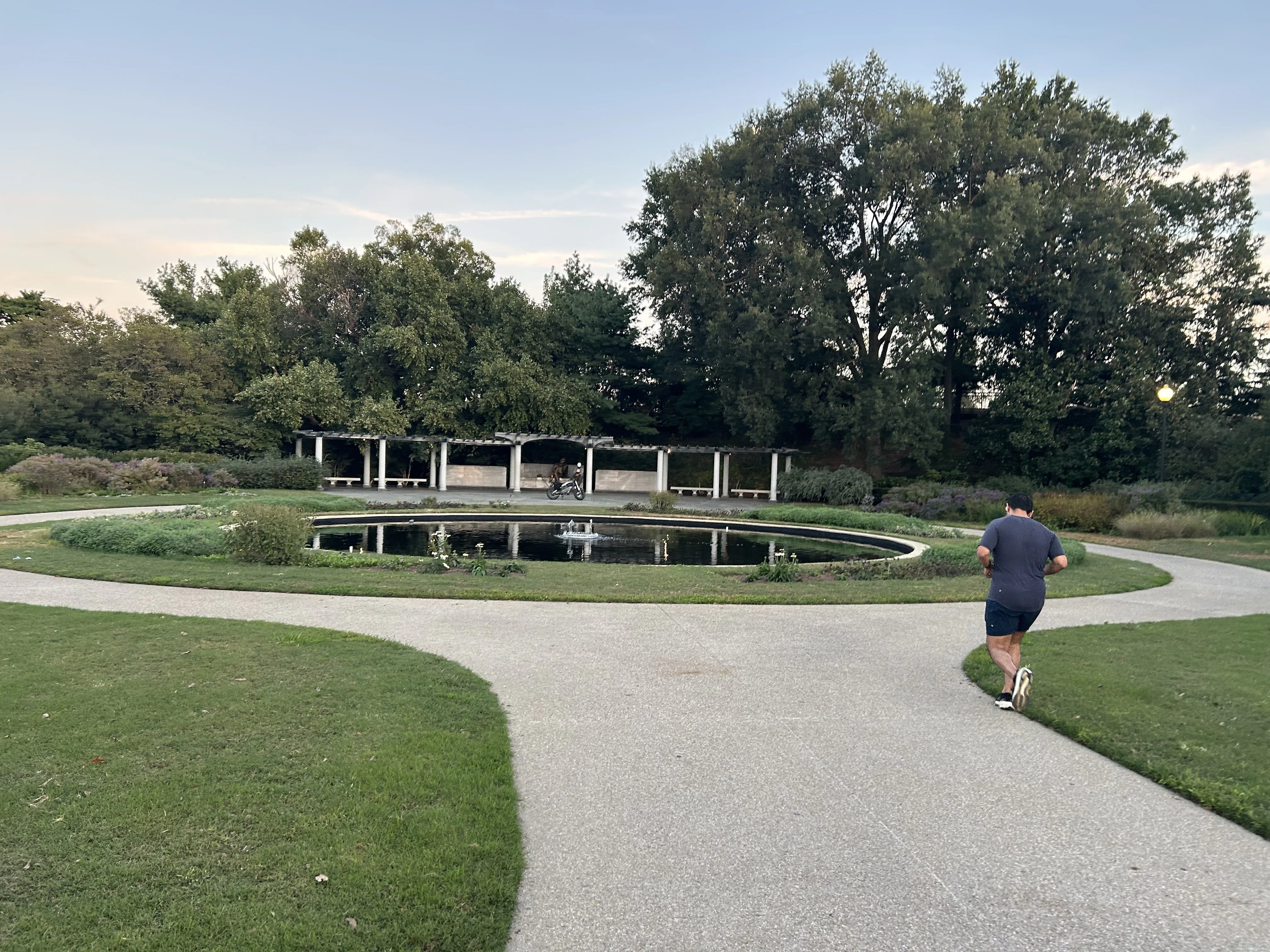 ワシントンD.C.観光案内（George Mason Memorial）｜栗田さん