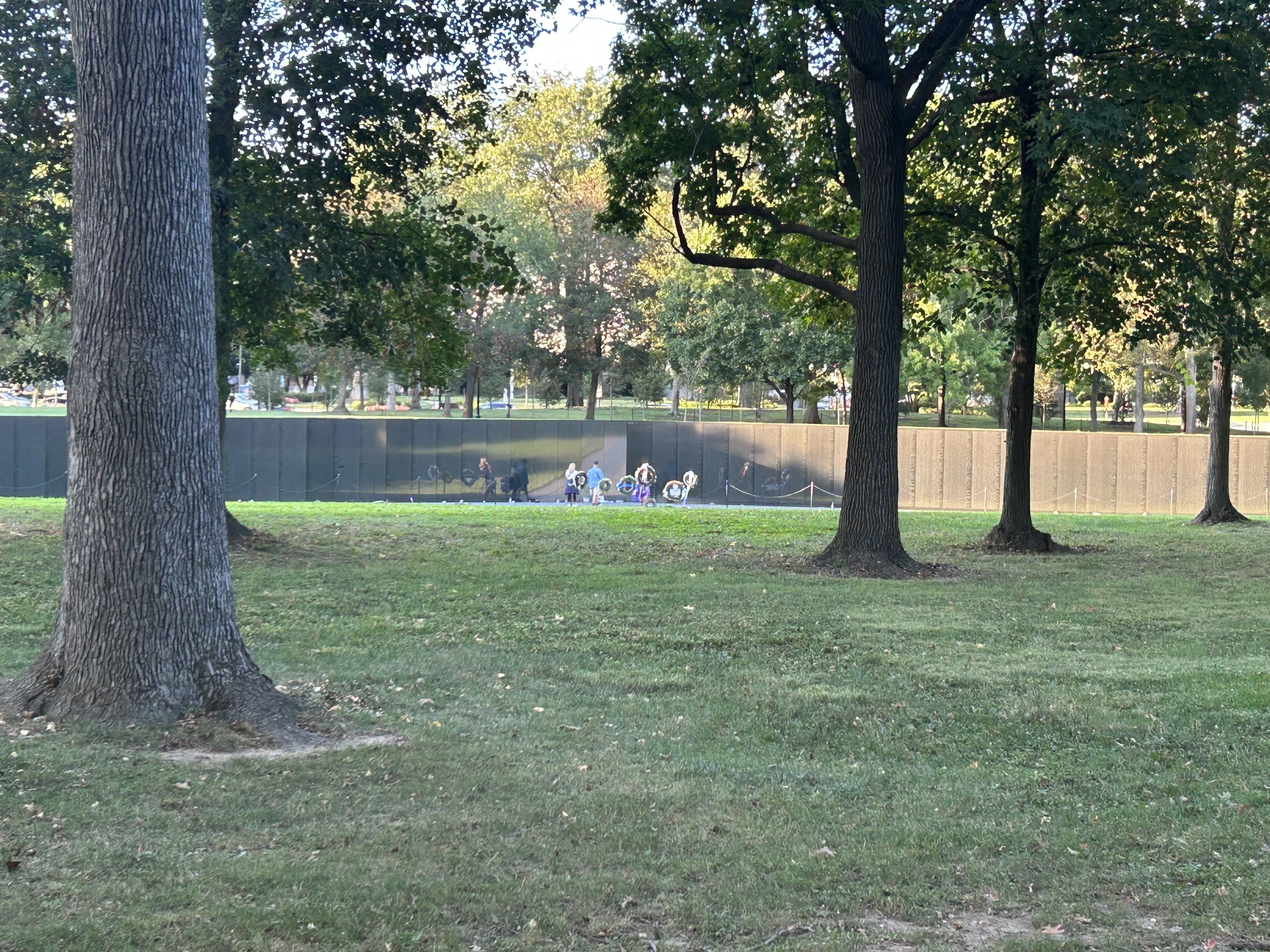 No.712『（英文）エルクス国立退役軍人記念碑』 ワシントンD.C観光案内（Vietnam Veterans Memorial）｜栗田さん