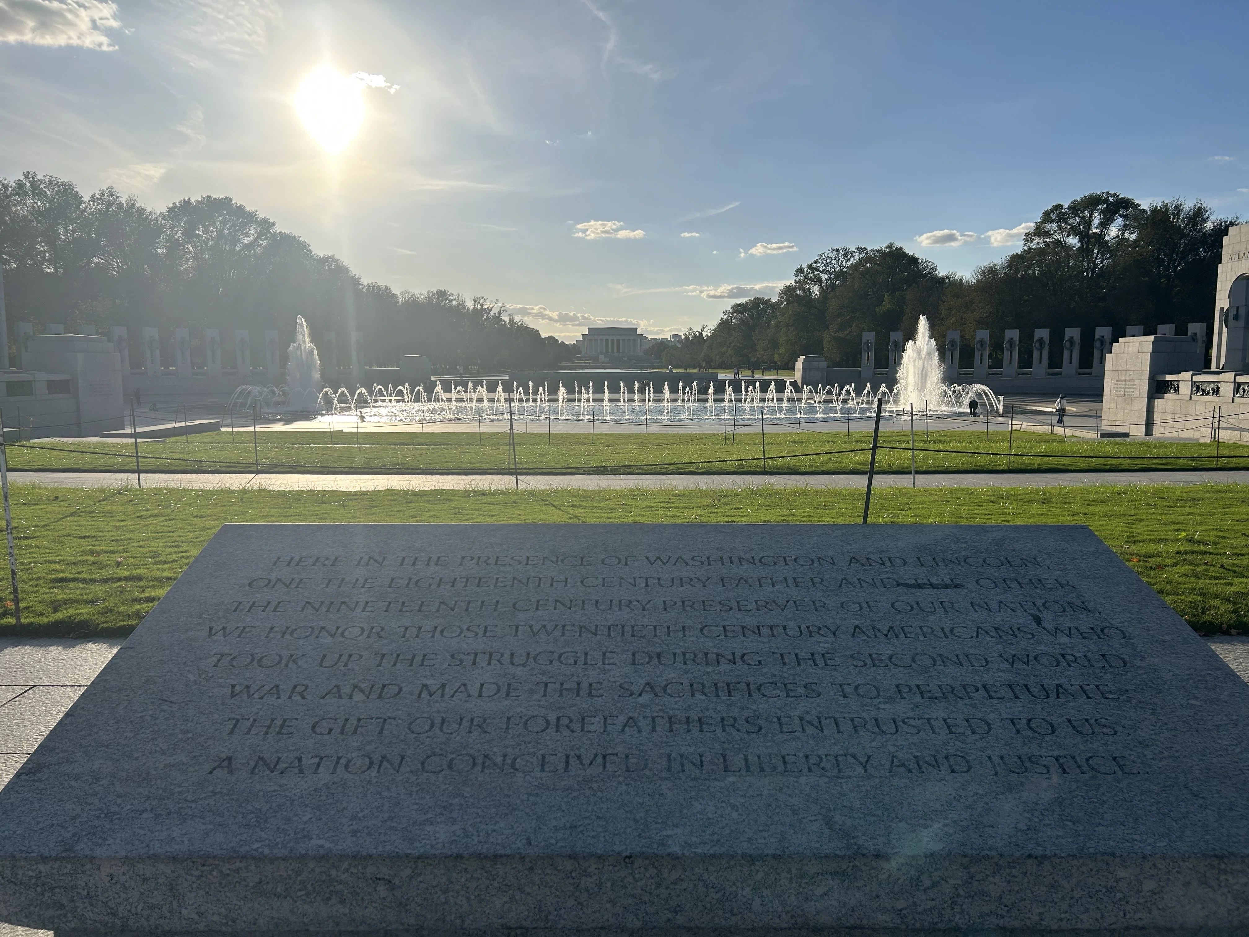 ワシントンD.C観光案内（National World War II Memorial）｜栗田さん