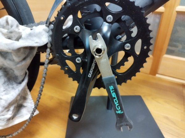 Tern SURGEのクランクセットをCLARISに交換！初心者でも出来る