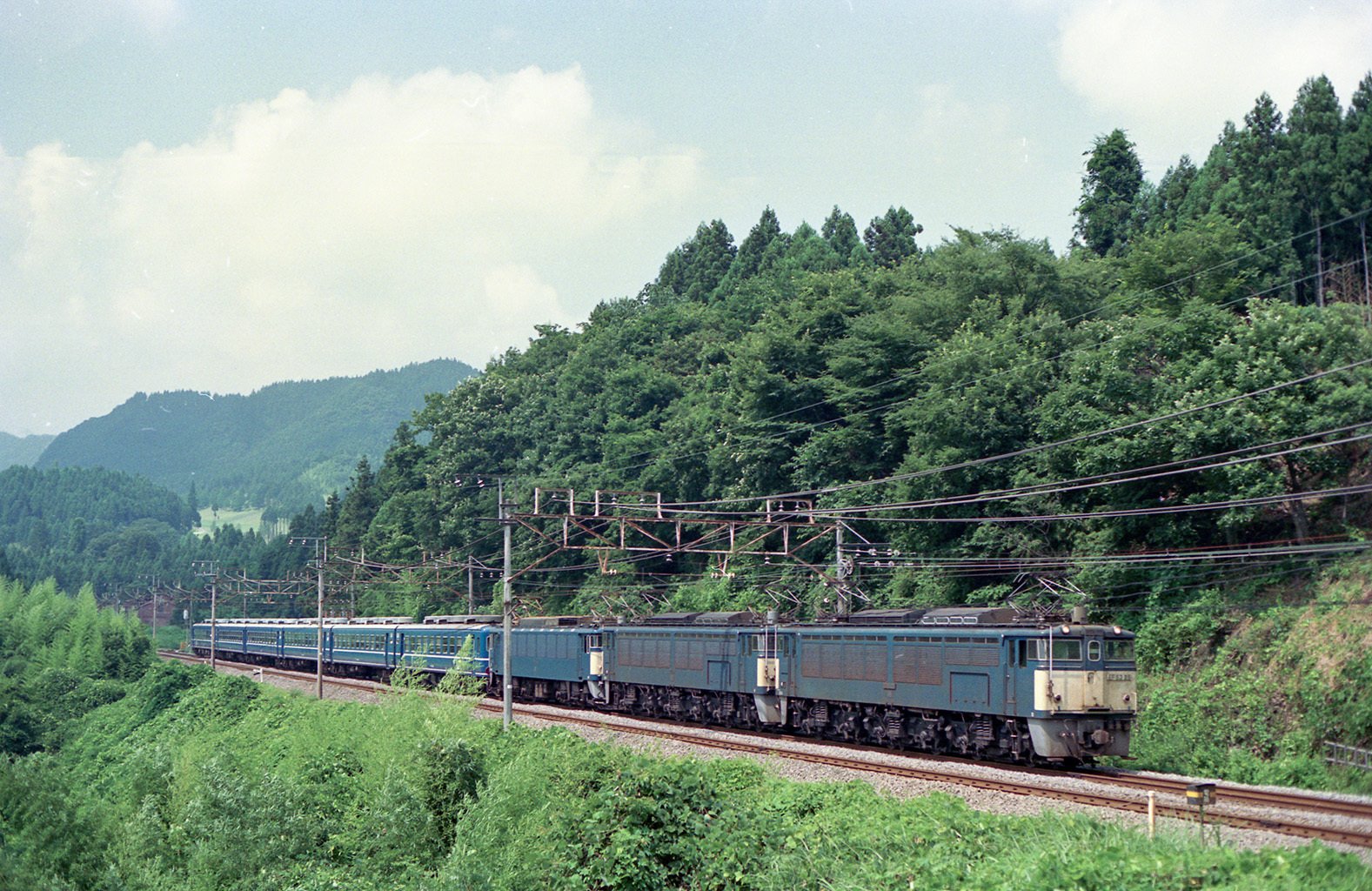 碓氷峠184 日本一のカーブ数が（184ヶ所）ある碓氷峠。 綺麗なバイパス