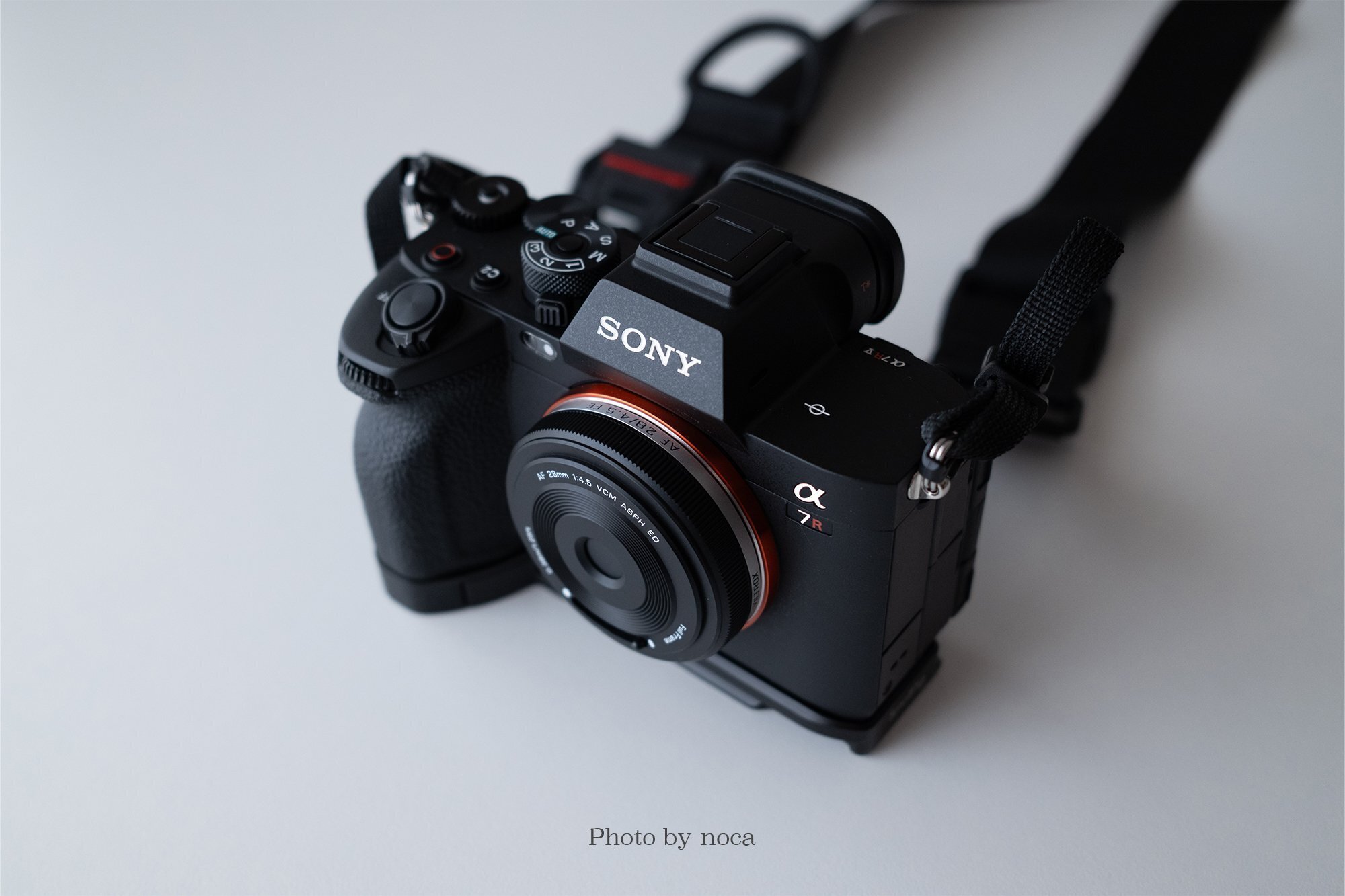 予算をかけずに「撮る楽しさ」を最大化！60gのAFレンズ「Viltrox AF