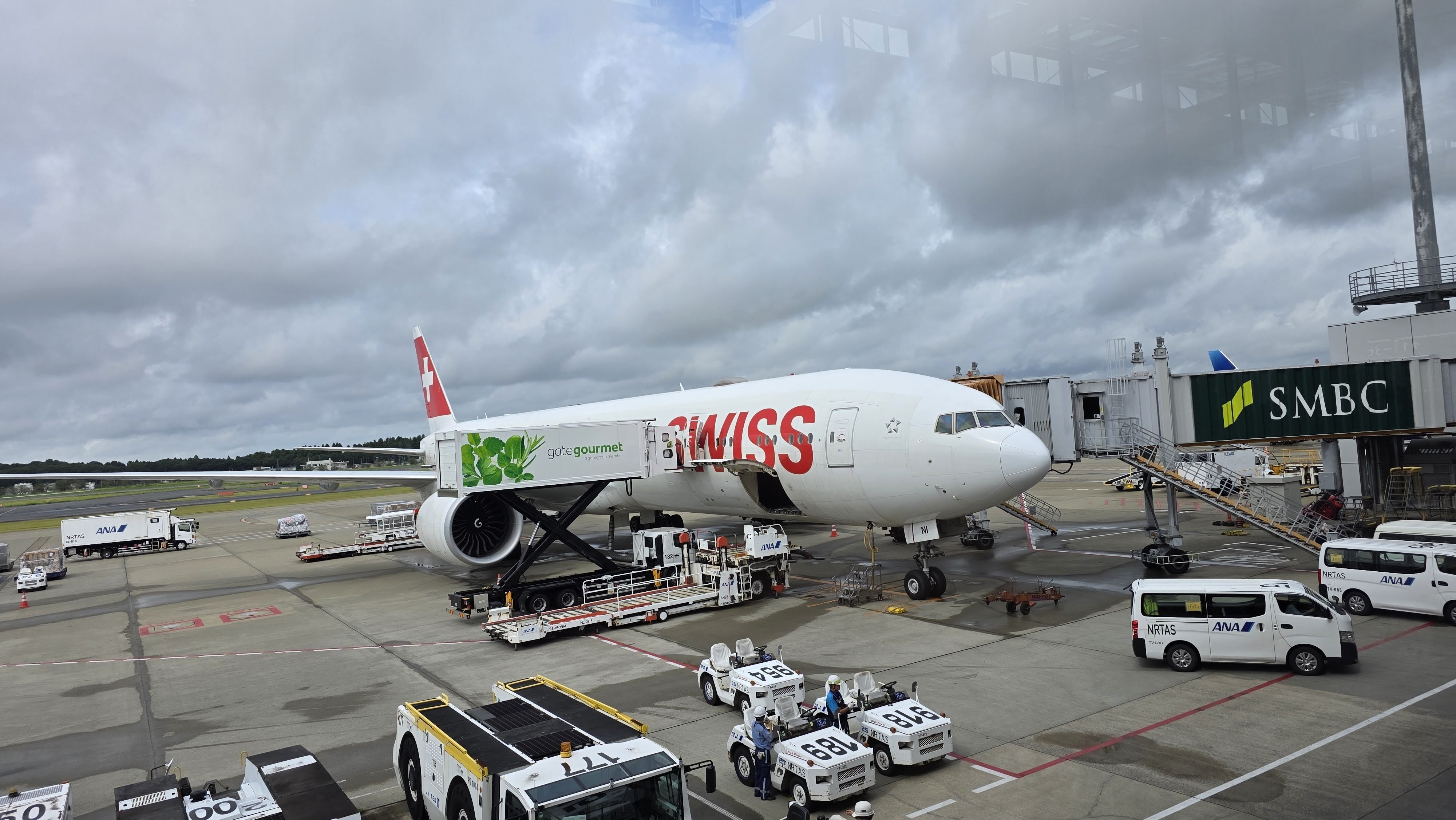 スイス旅行記 vol.3 1日目】14時間半のロングフライトと山岳リゾートへ