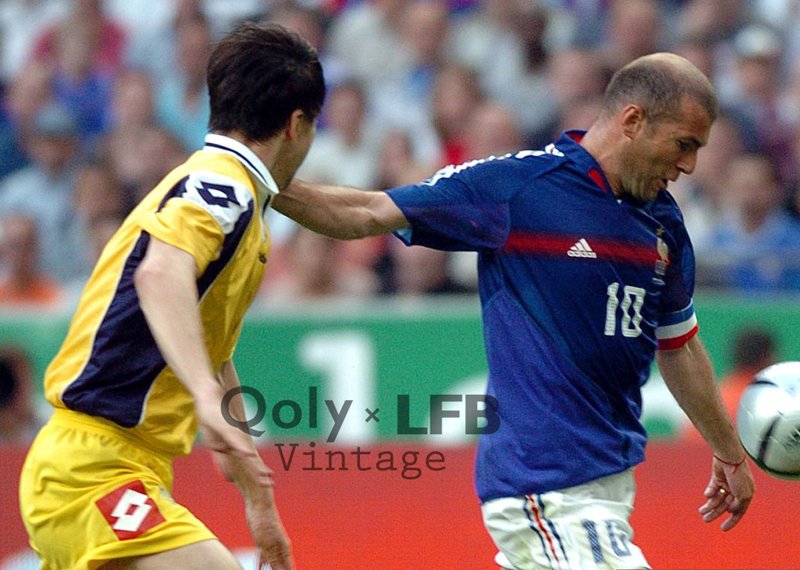 ウクライナ代表、“超レア”2002ユニフォーム！「エンブレムデザイン」や