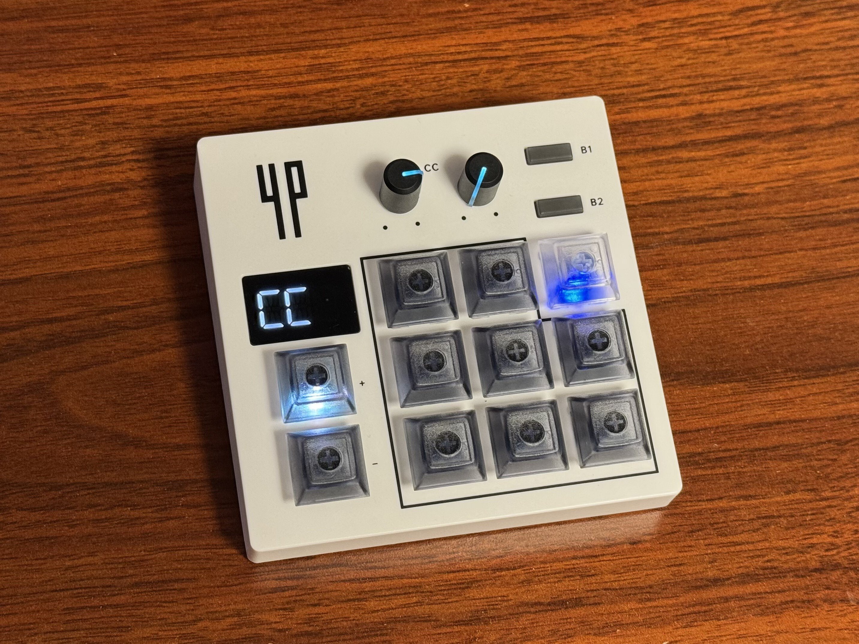 音声・動画のポン出しソフト「QLab」を、物理ボタンから操作する方法を