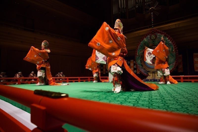 世界最古のオーケストラ” 1200年の時を超える「神楽」と「雅楽」｜小野