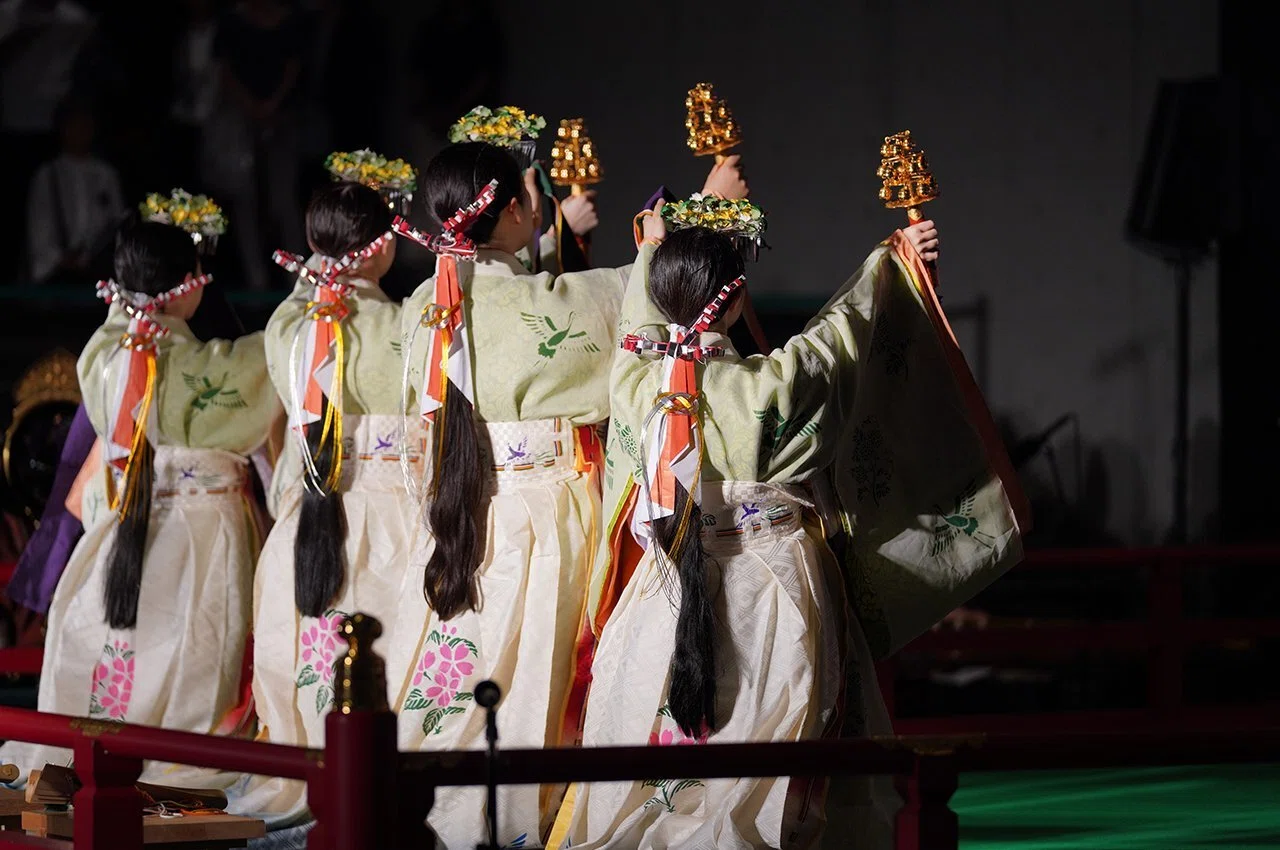 世界最古のオーケストラ” 1200年の時を超える「神楽」と「雅楽」｜小野